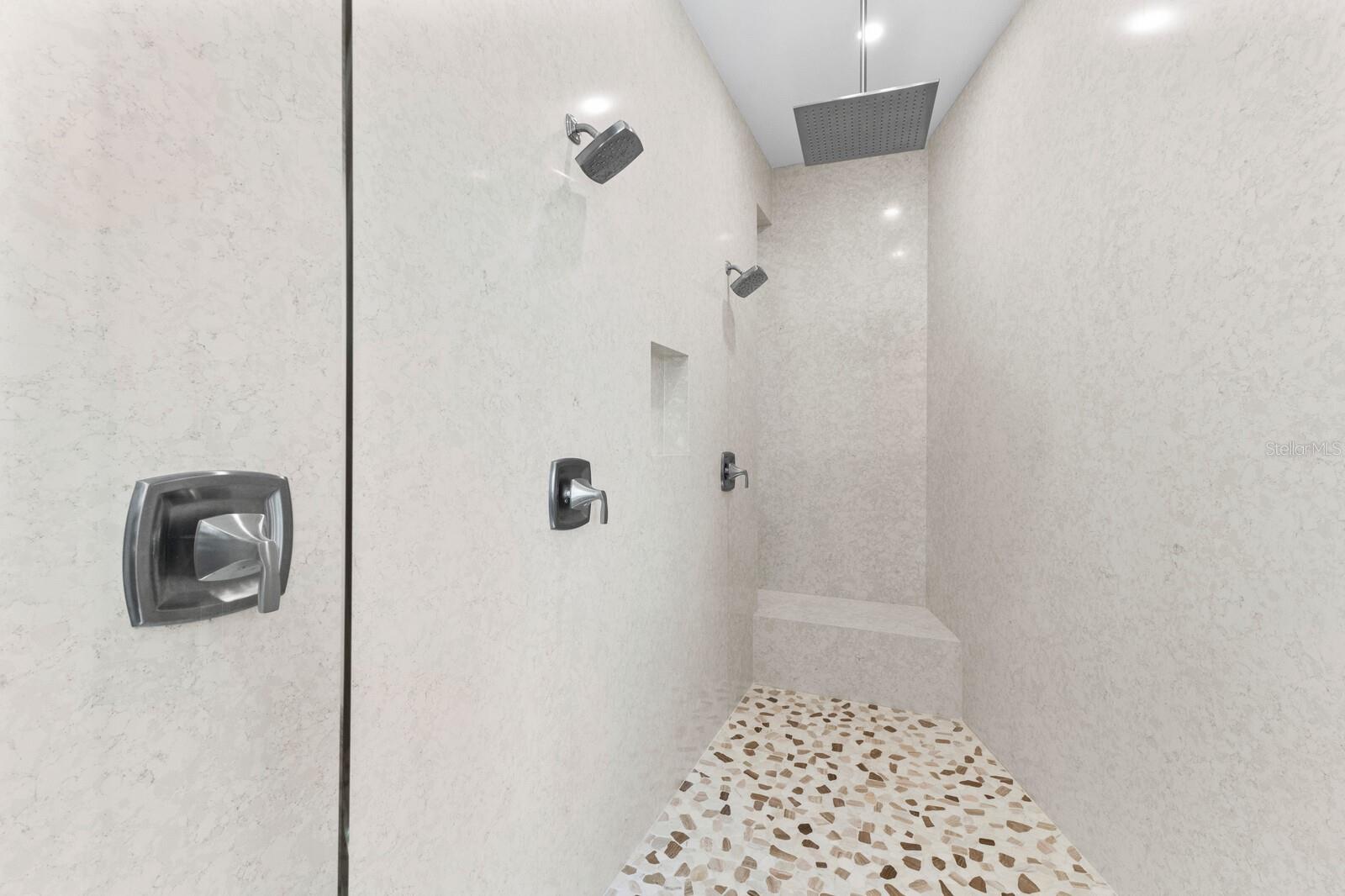 A4669504 Property Photo