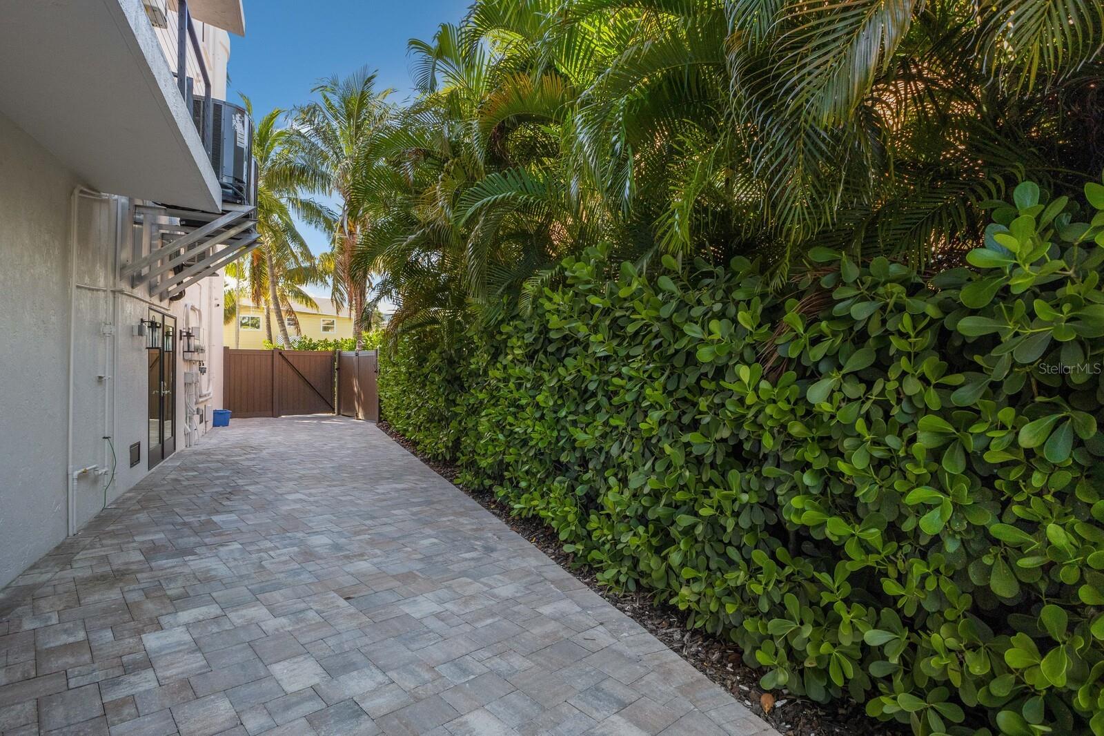 A4669504 Property Photo