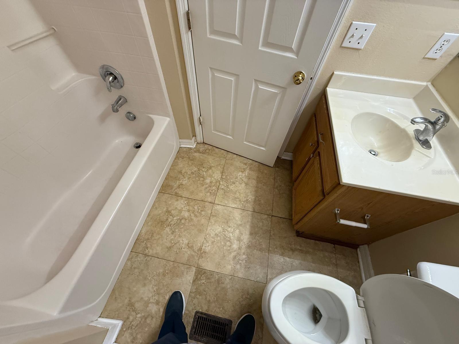 4652 ASHBURN SQUARE DR, TAMPA, FL, 33610