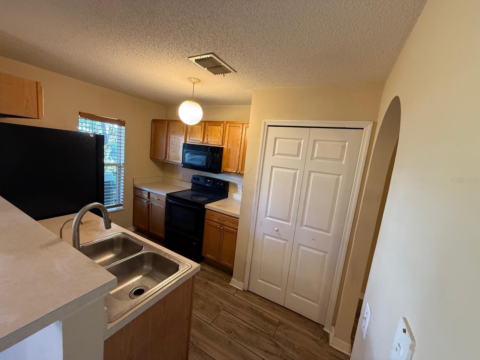 4652 ASHBURN SQUARE DR, TAMPA, FL, 33610