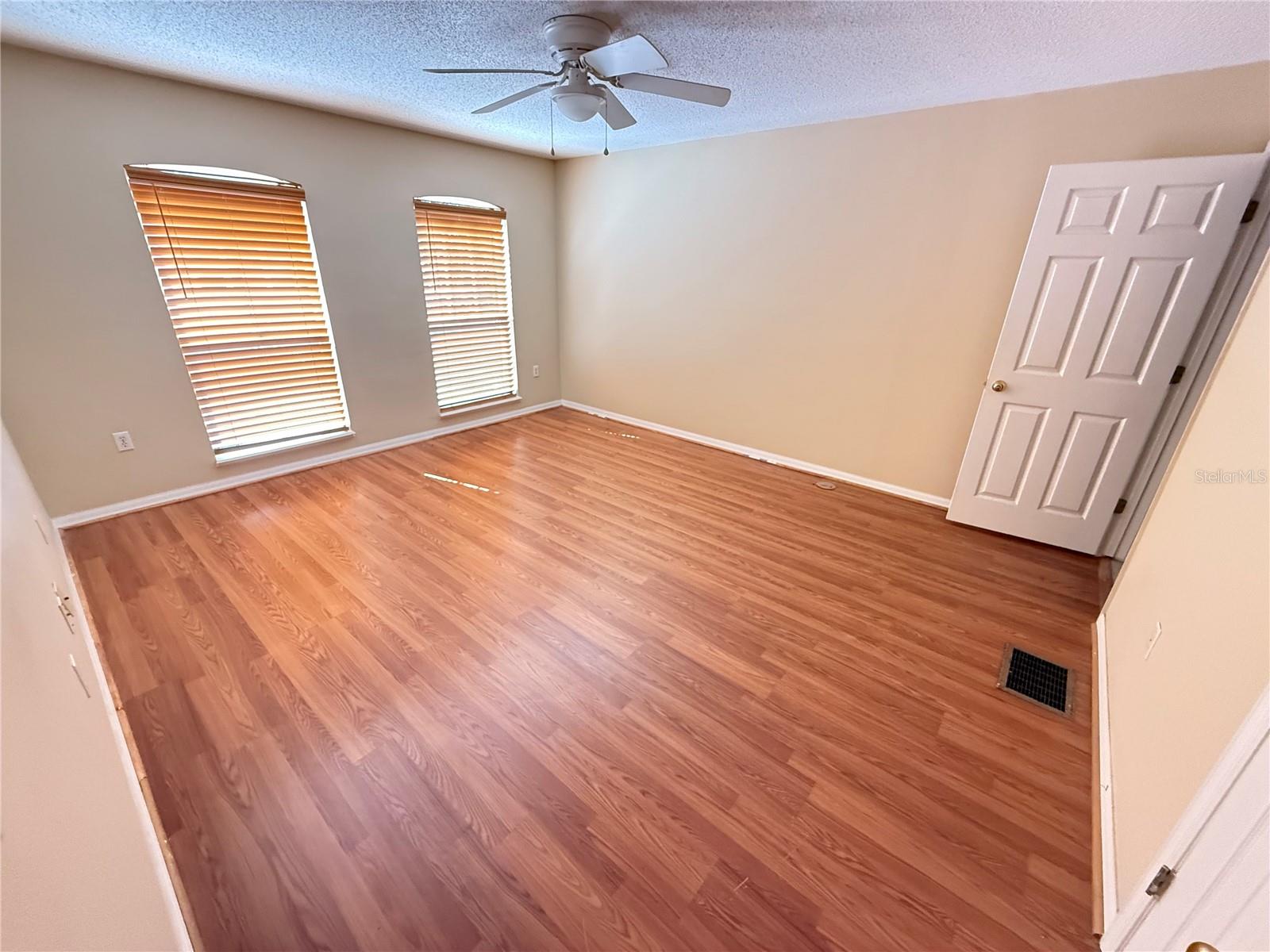 4652 ASHBURN SQUARE DR, TAMPA, FL, 33610