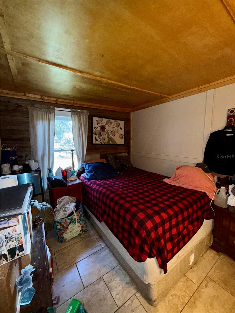 1074 EMPORIA RD, PIERSON, FL, 32180