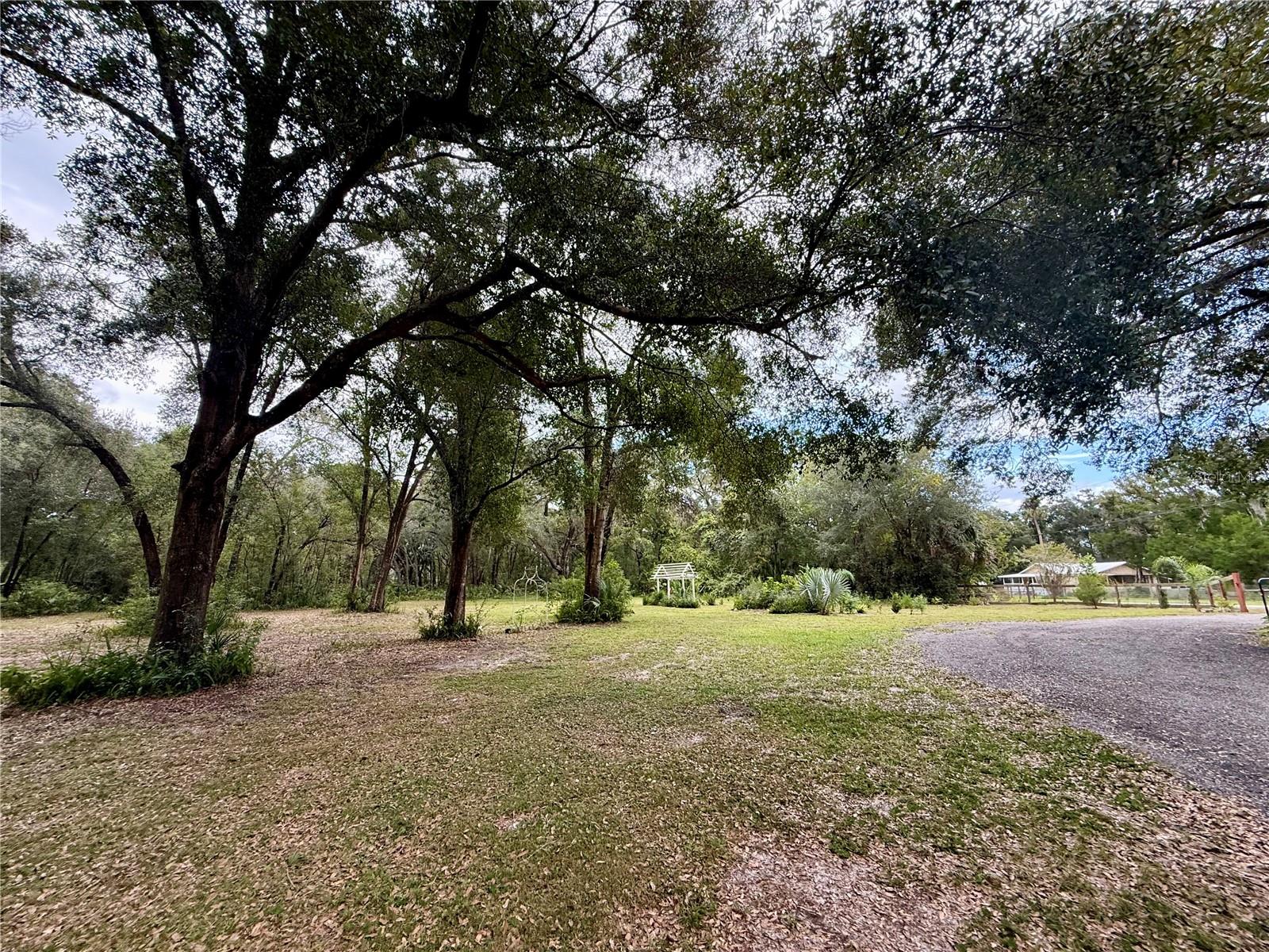 1074 EMPORIA RD, PIERSON, FL, 32180