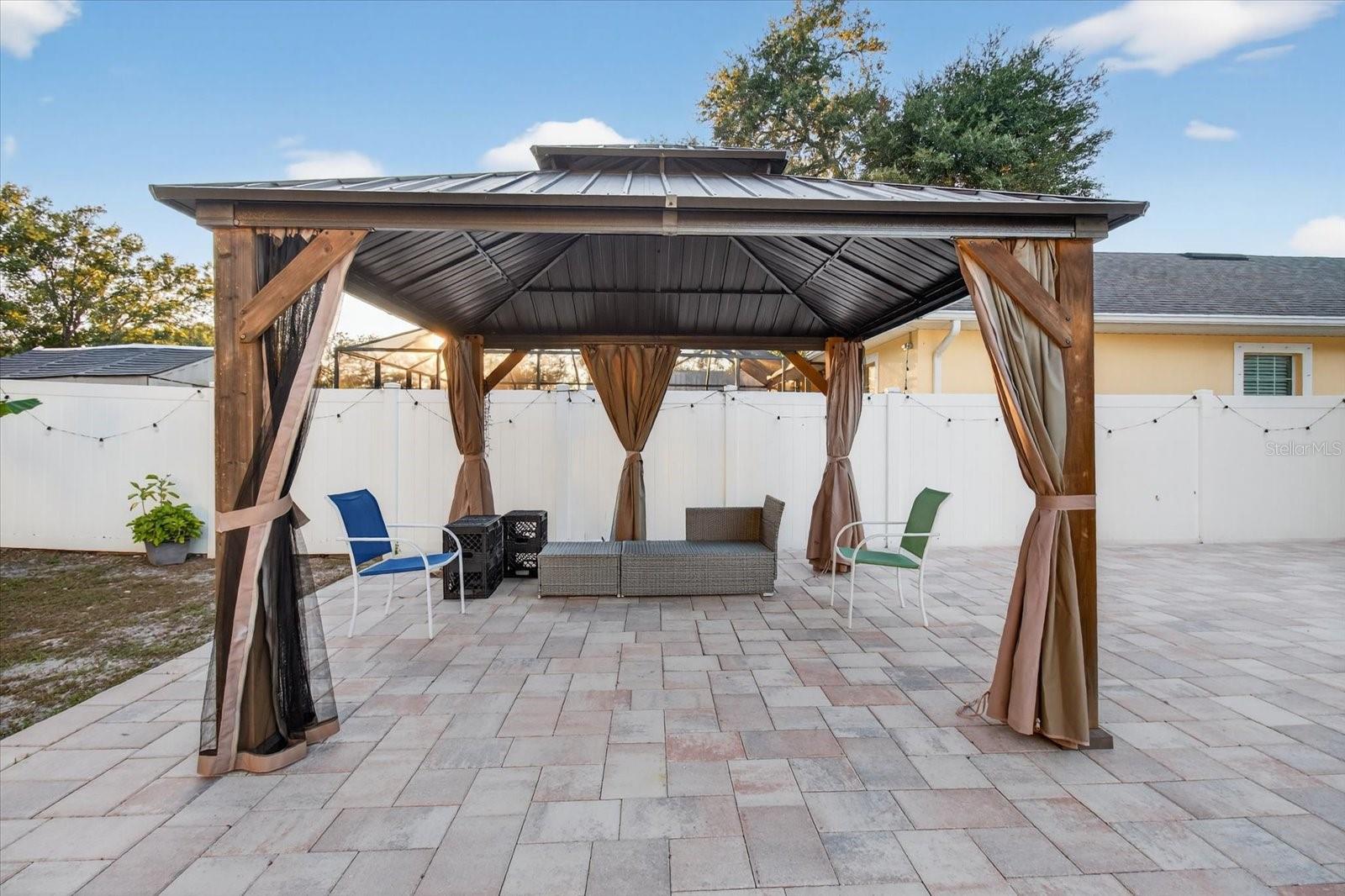 812 W COUNTRY CLUB DR, TAMPA, FL, 33612