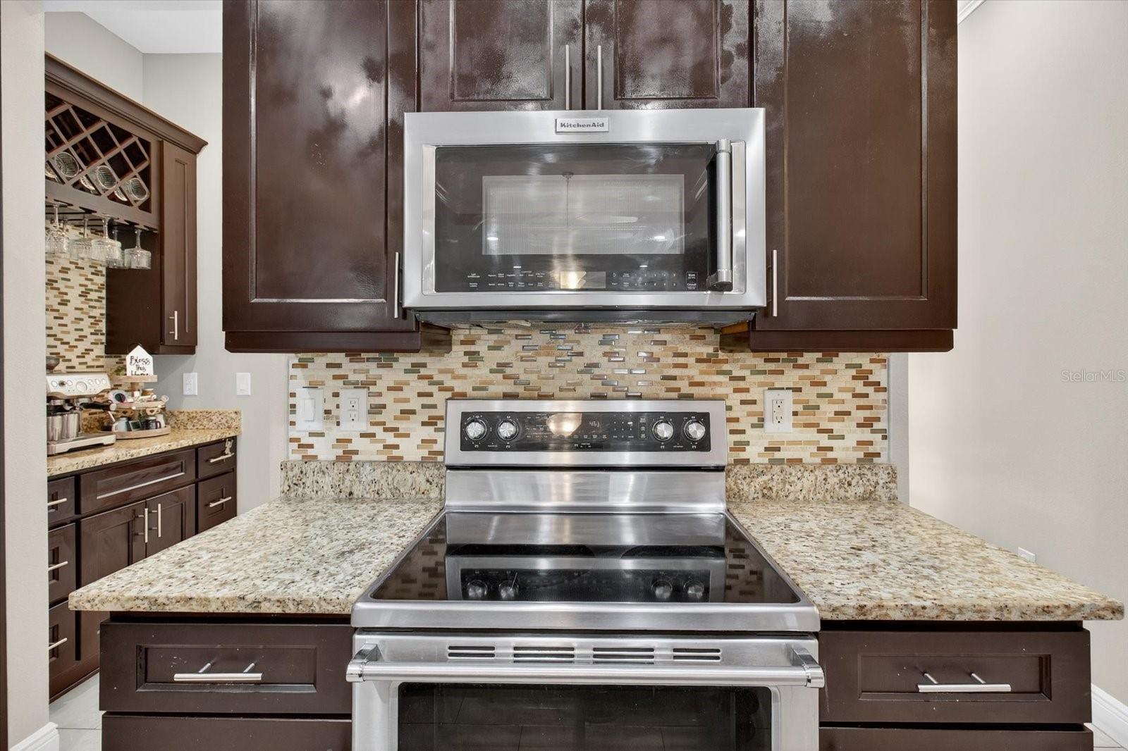 812 W COUNTRY CLUB DR, TAMPA, FL, 33612