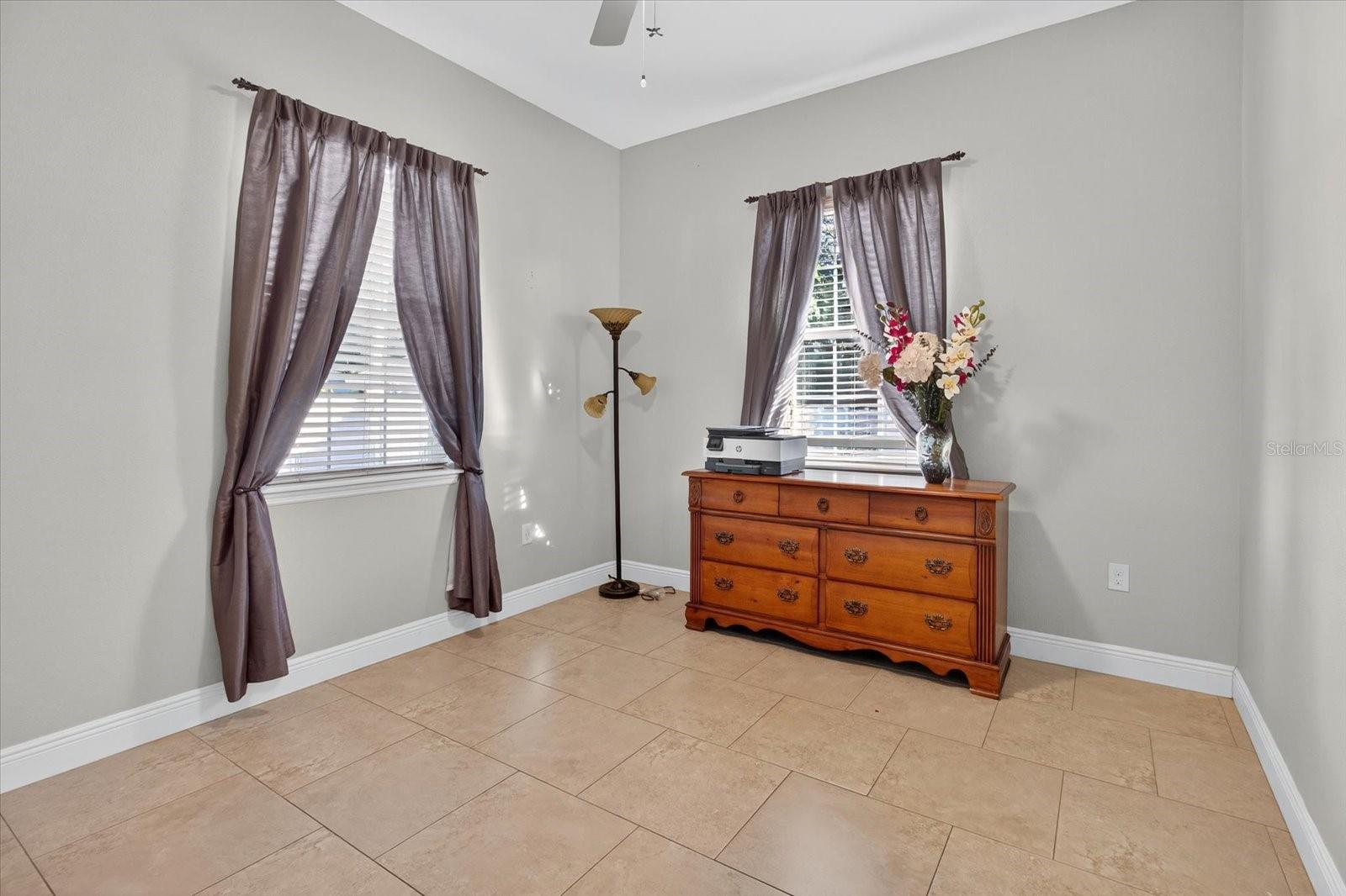 812 W COUNTRY CLUB DR, TAMPA, FL, 33612