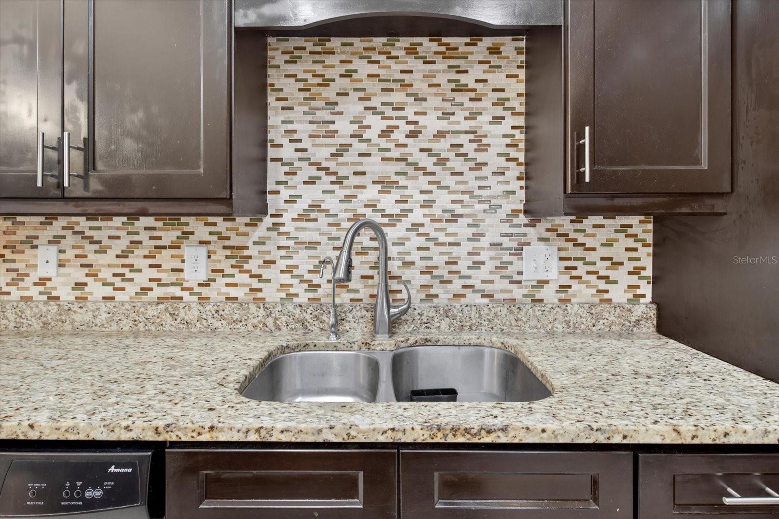 812 W COUNTRY CLUB DR, TAMPA, FL, 33612