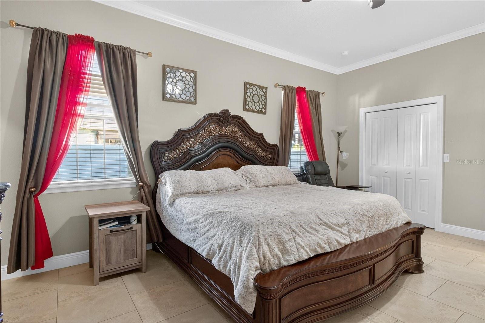 812 W COUNTRY CLUB DR, TAMPA, FL, 33612