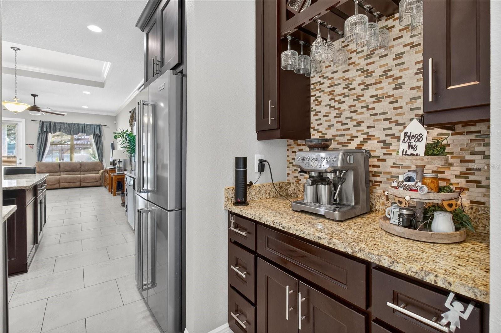 812 W COUNTRY CLUB DR, TAMPA, FL, 33612