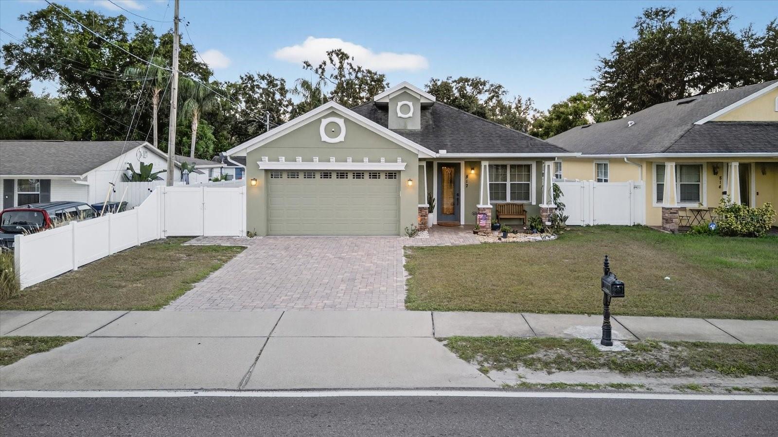 812 W COUNTRY CLUB DR, TAMPA, FL, 33612