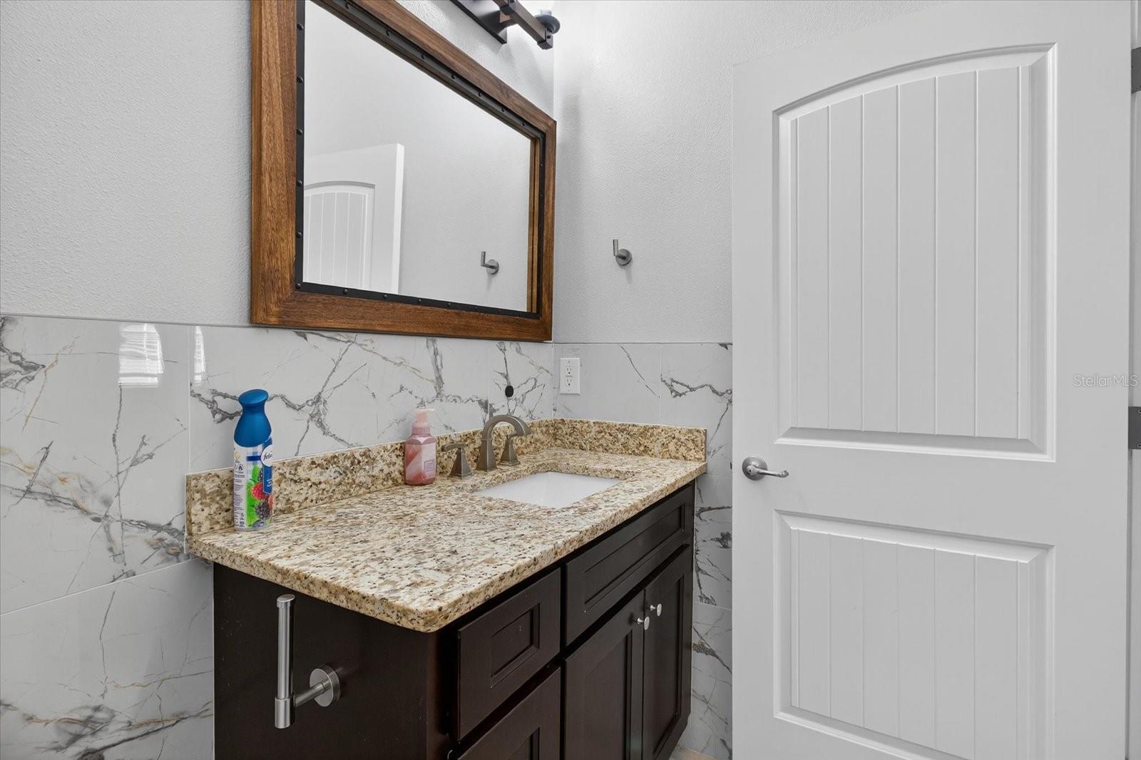 812 W COUNTRY CLUB DR, TAMPA, FL, 33612