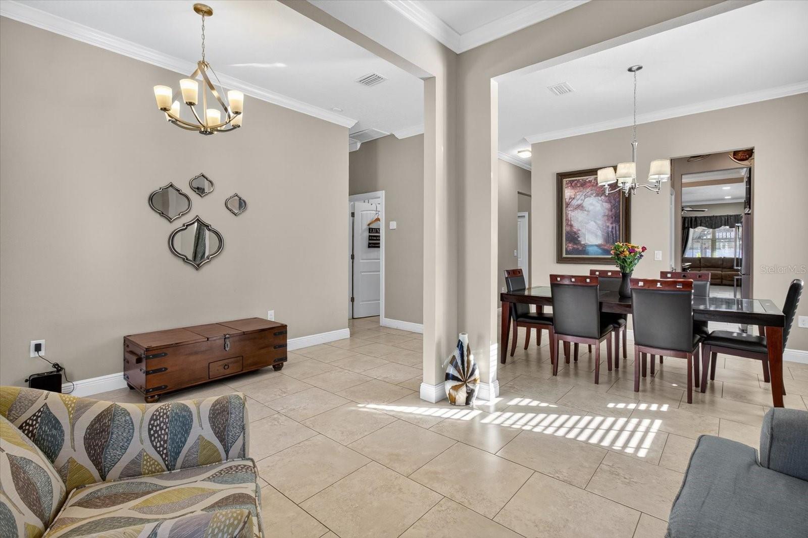 812 W COUNTRY CLUB DR, TAMPA, FL, 33612