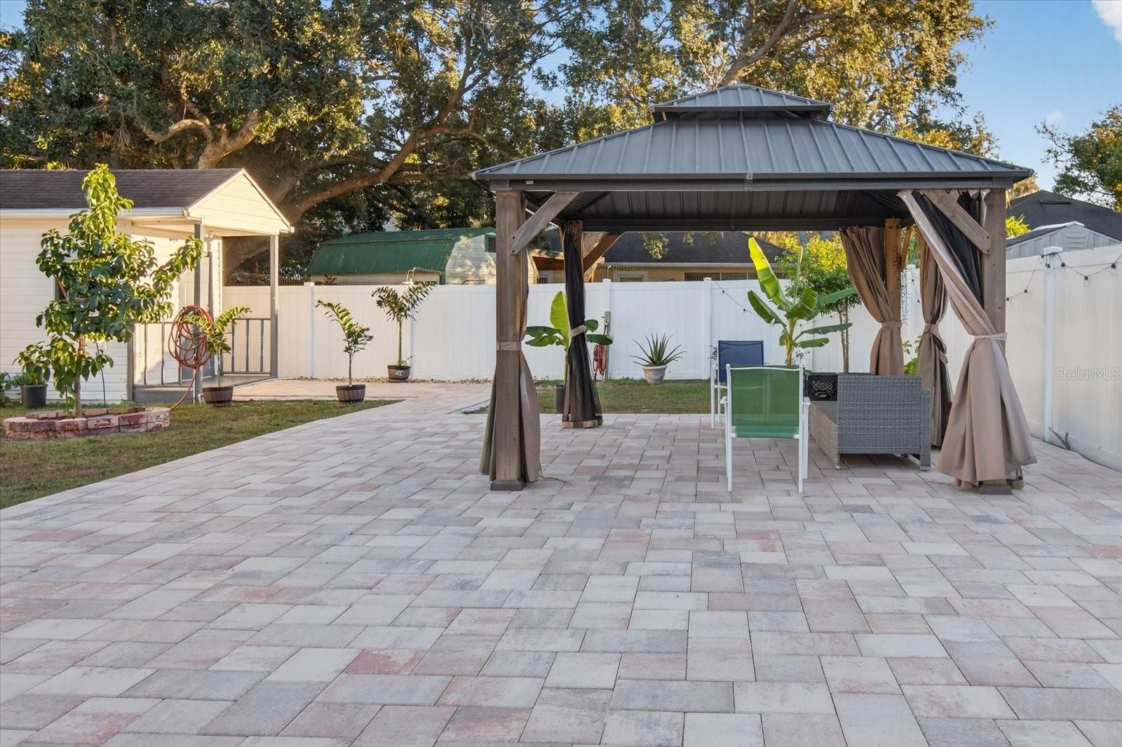 812 W COUNTRY CLUB DR, TAMPA, FL, 33612