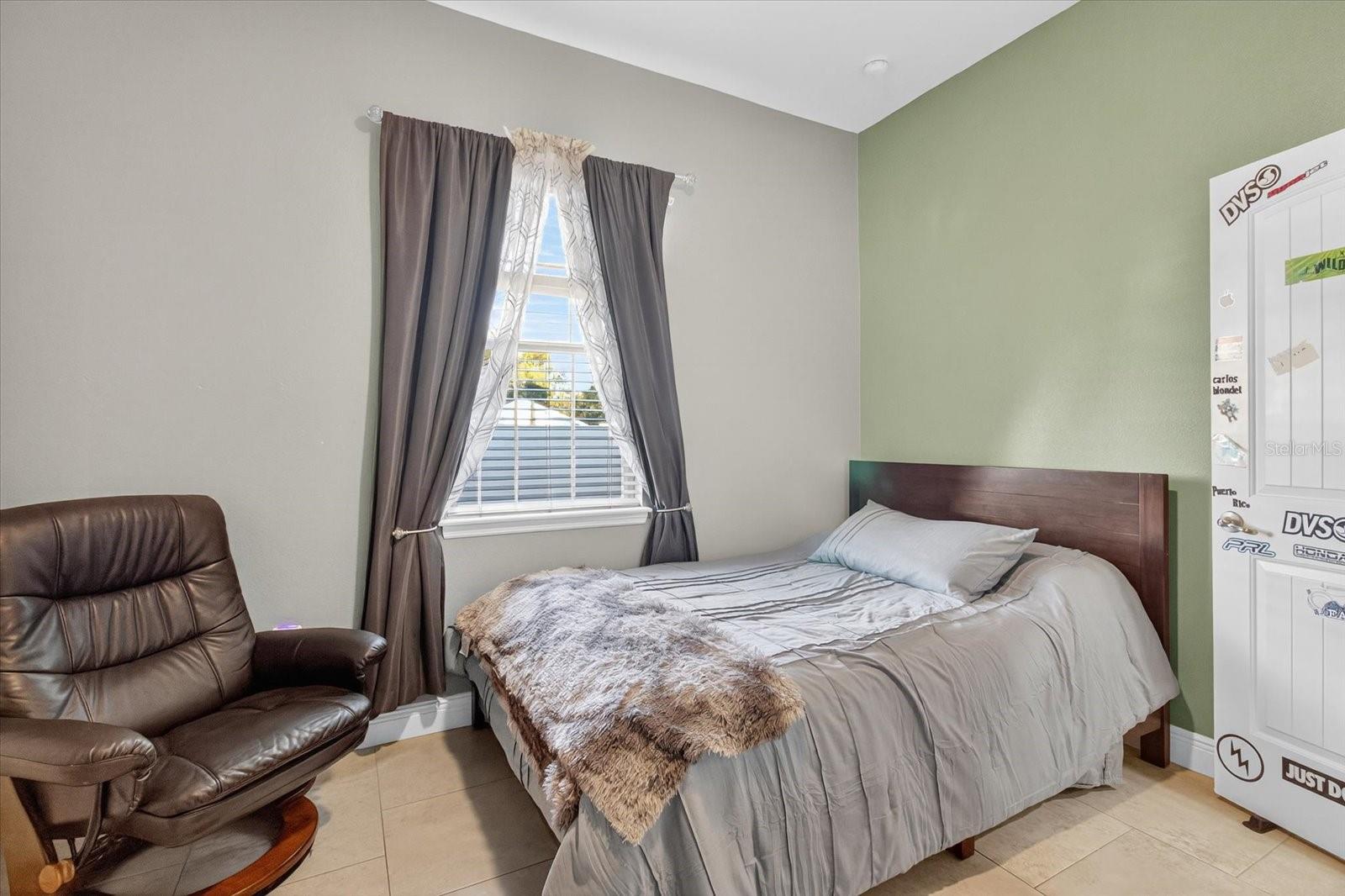 812 W COUNTRY CLUB DR, TAMPA, FL, 33612