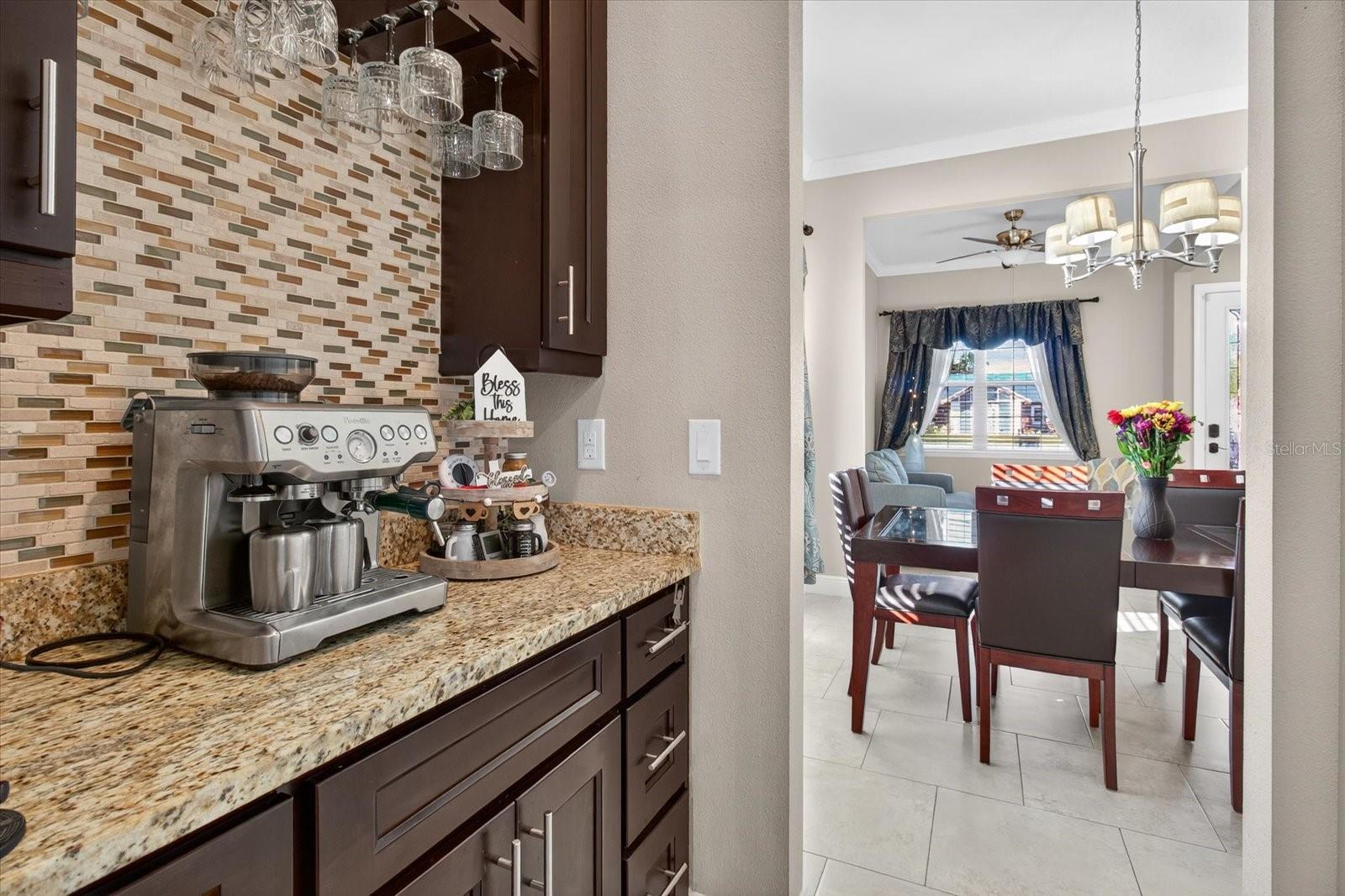 812 W COUNTRY CLUB DR, TAMPA, FL, 33612