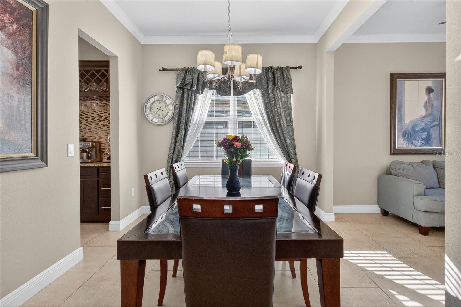 812 W COUNTRY CLUB DR, TAMPA, FL, 33612