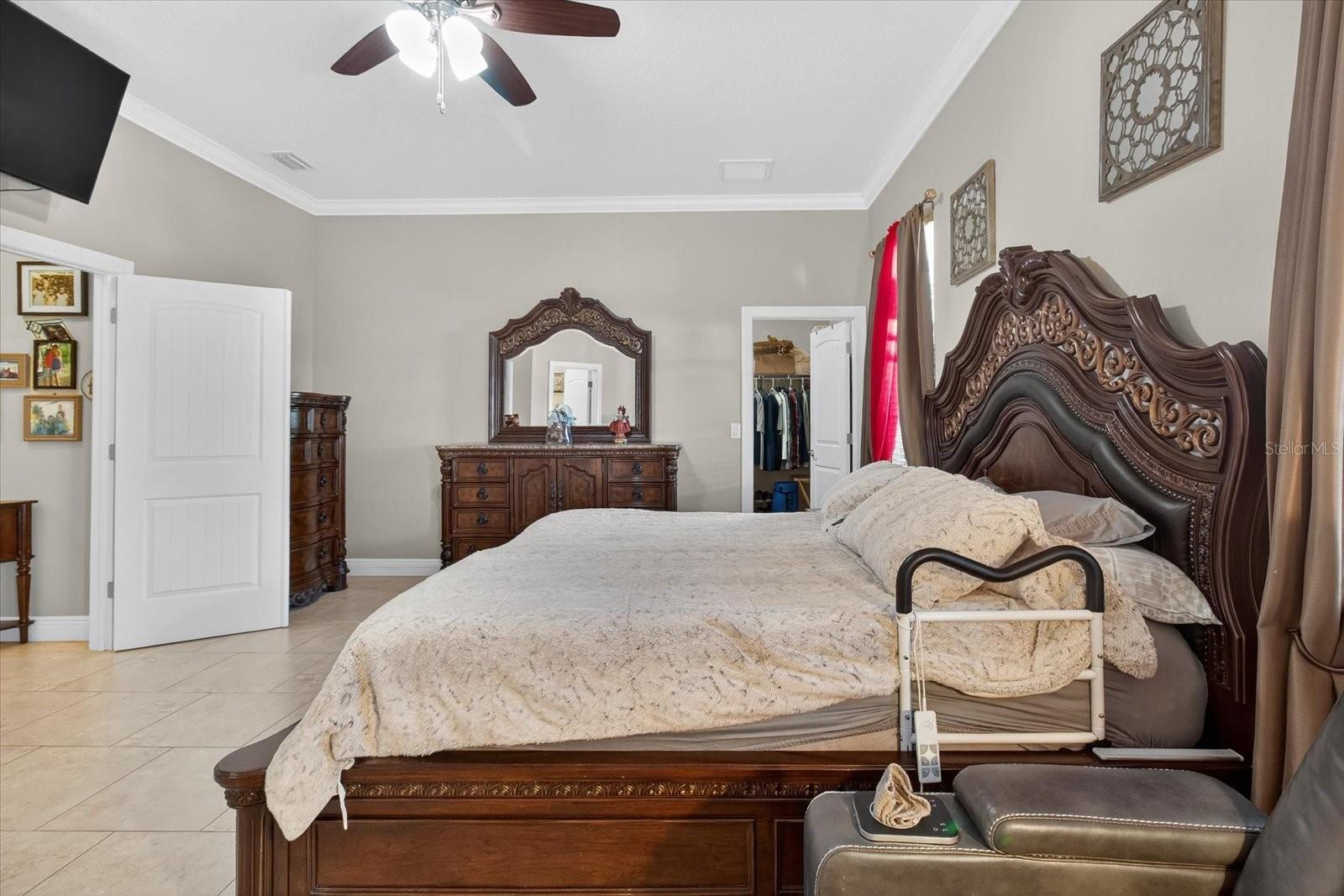 812 W COUNTRY CLUB DR, TAMPA, FL, 33612