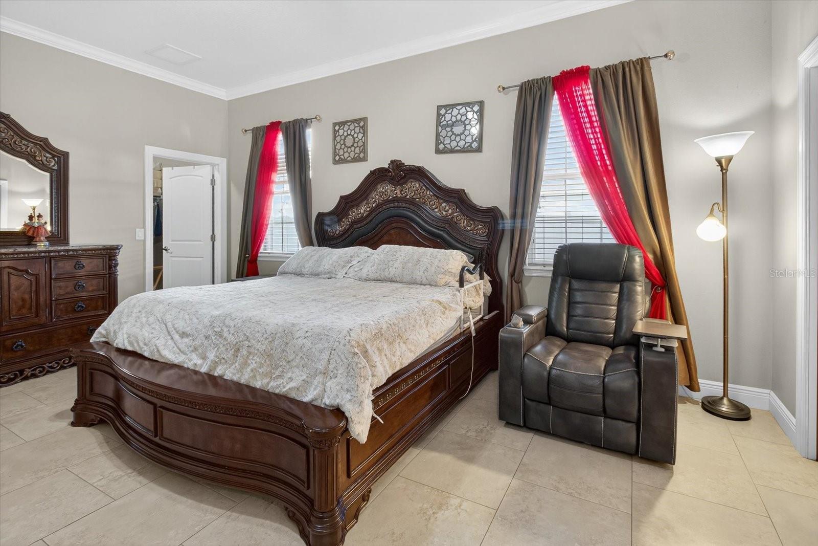 812 W COUNTRY CLUB DR, TAMPA, FL, 33612