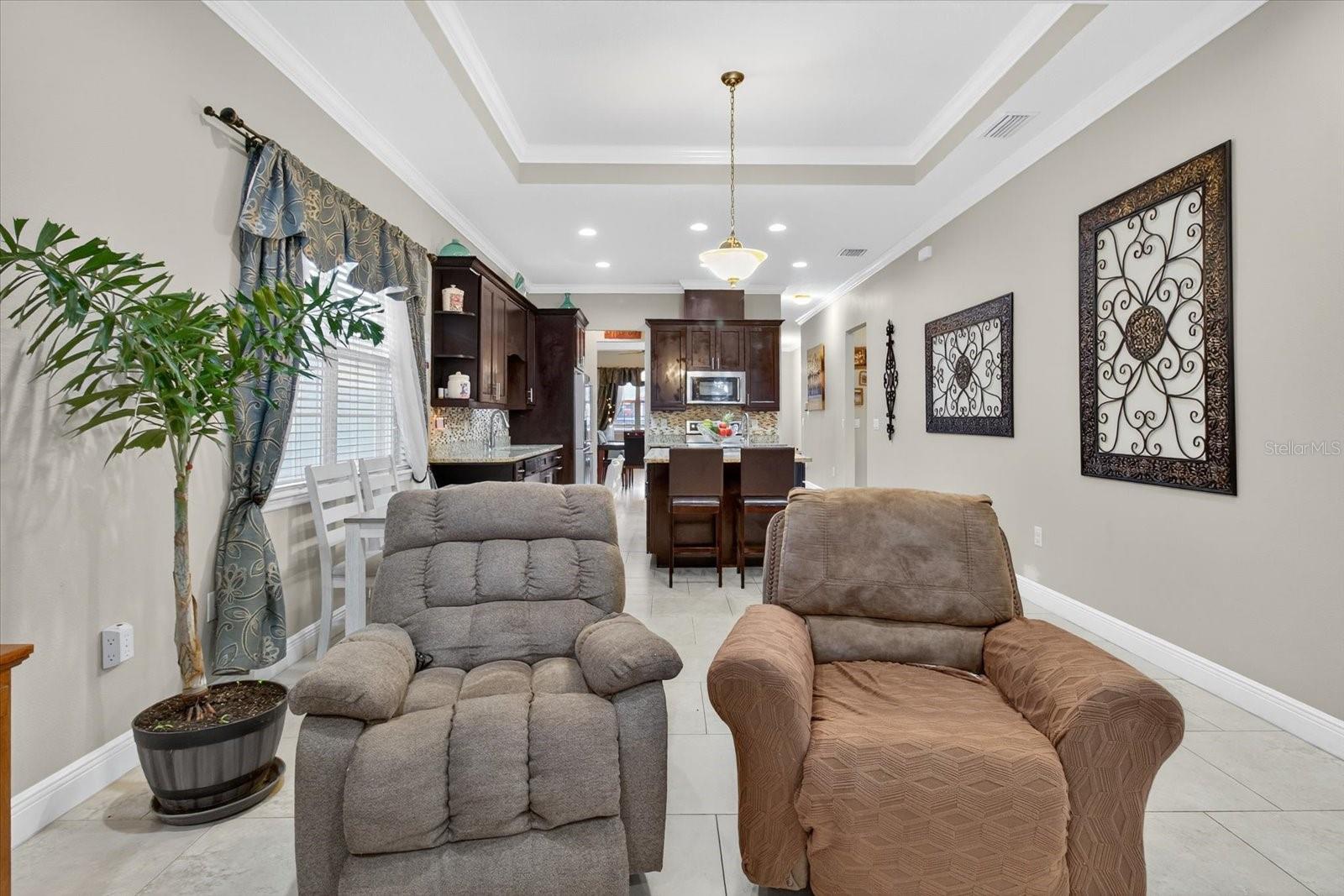 812 W COUNTRY CLUB DR, TAMPA, FL, 33612