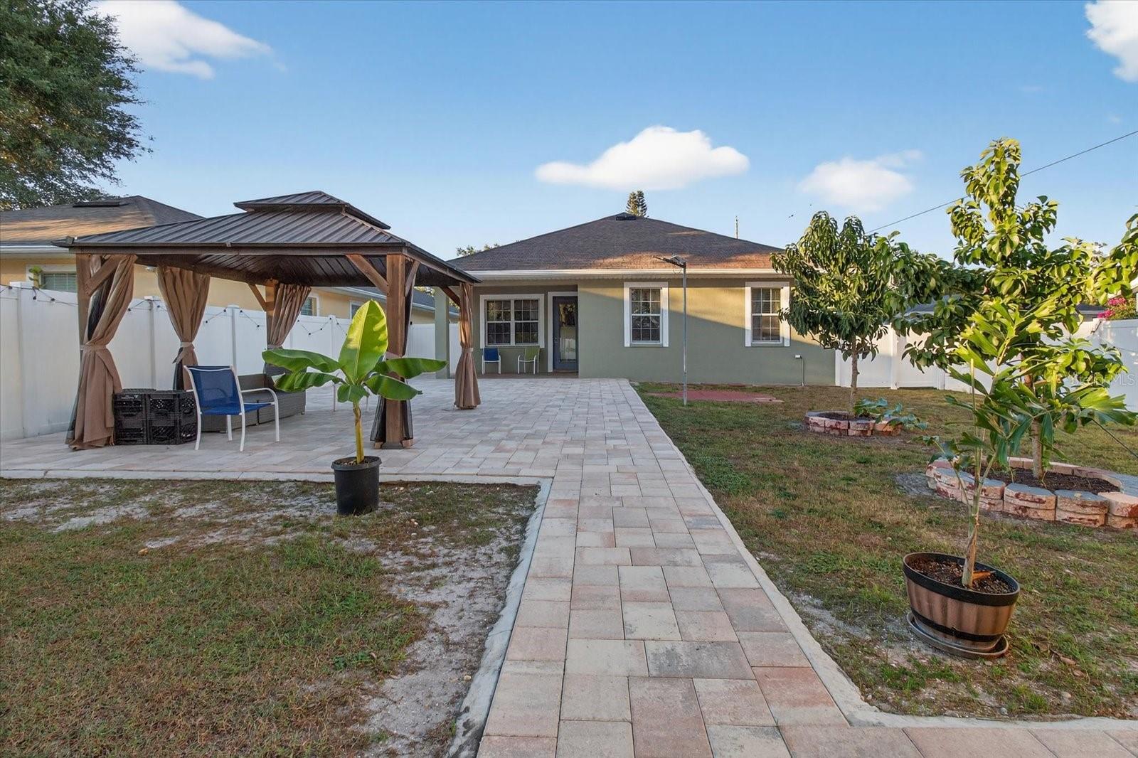 812 W COUNTRY CLUB DR, TAMPA, FL, 33612