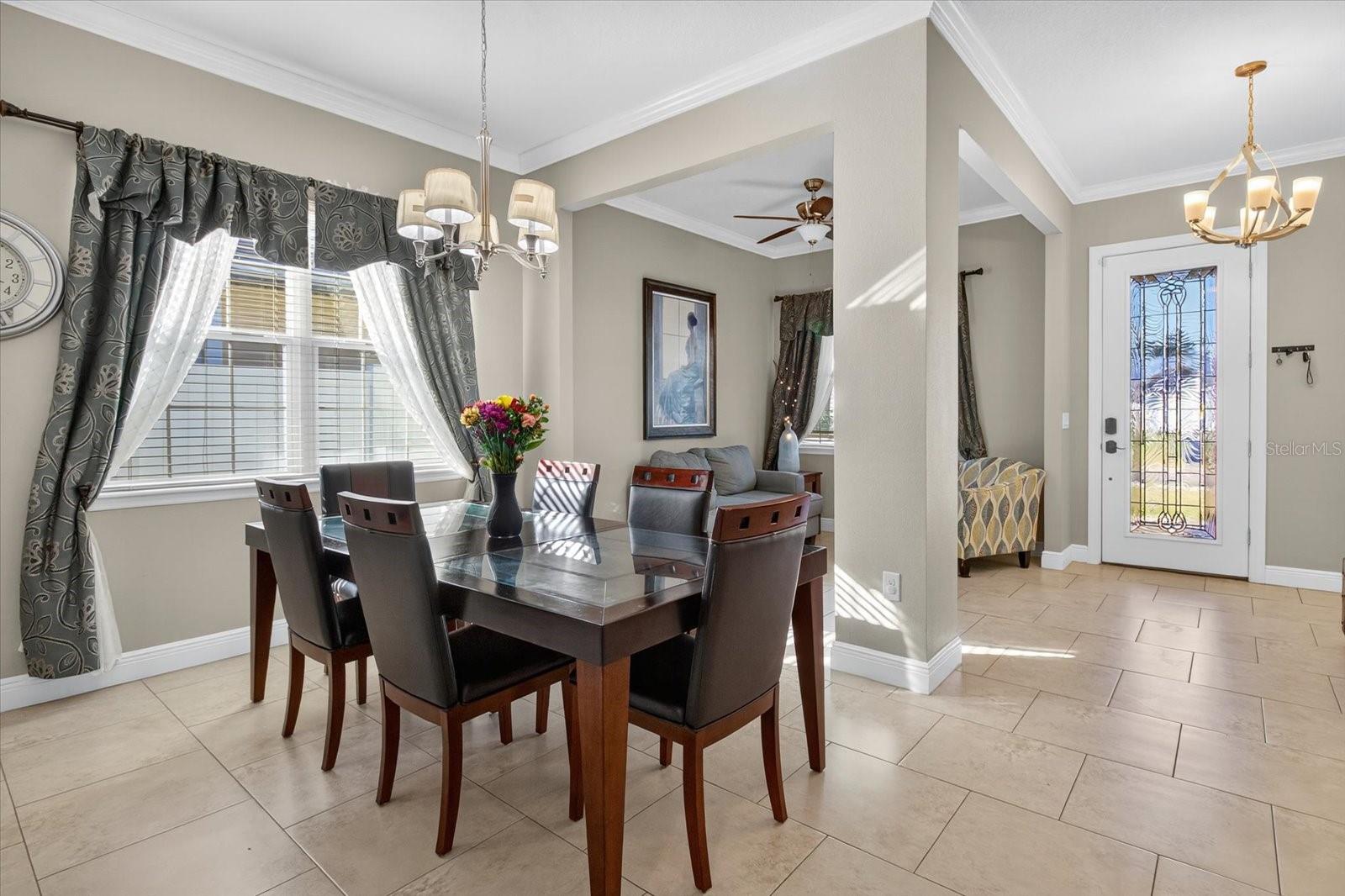 812 W COUNTRY CLUB DR, TAMPA, FL, 33612