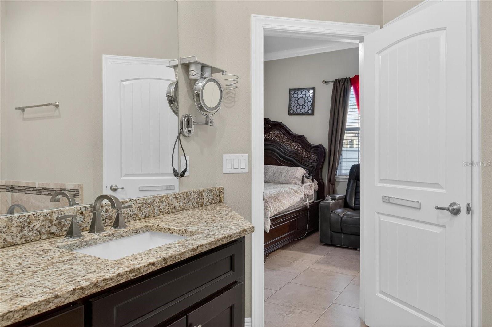 812 W COUNTRY CLUB DR, TAMPA, FL, 33612