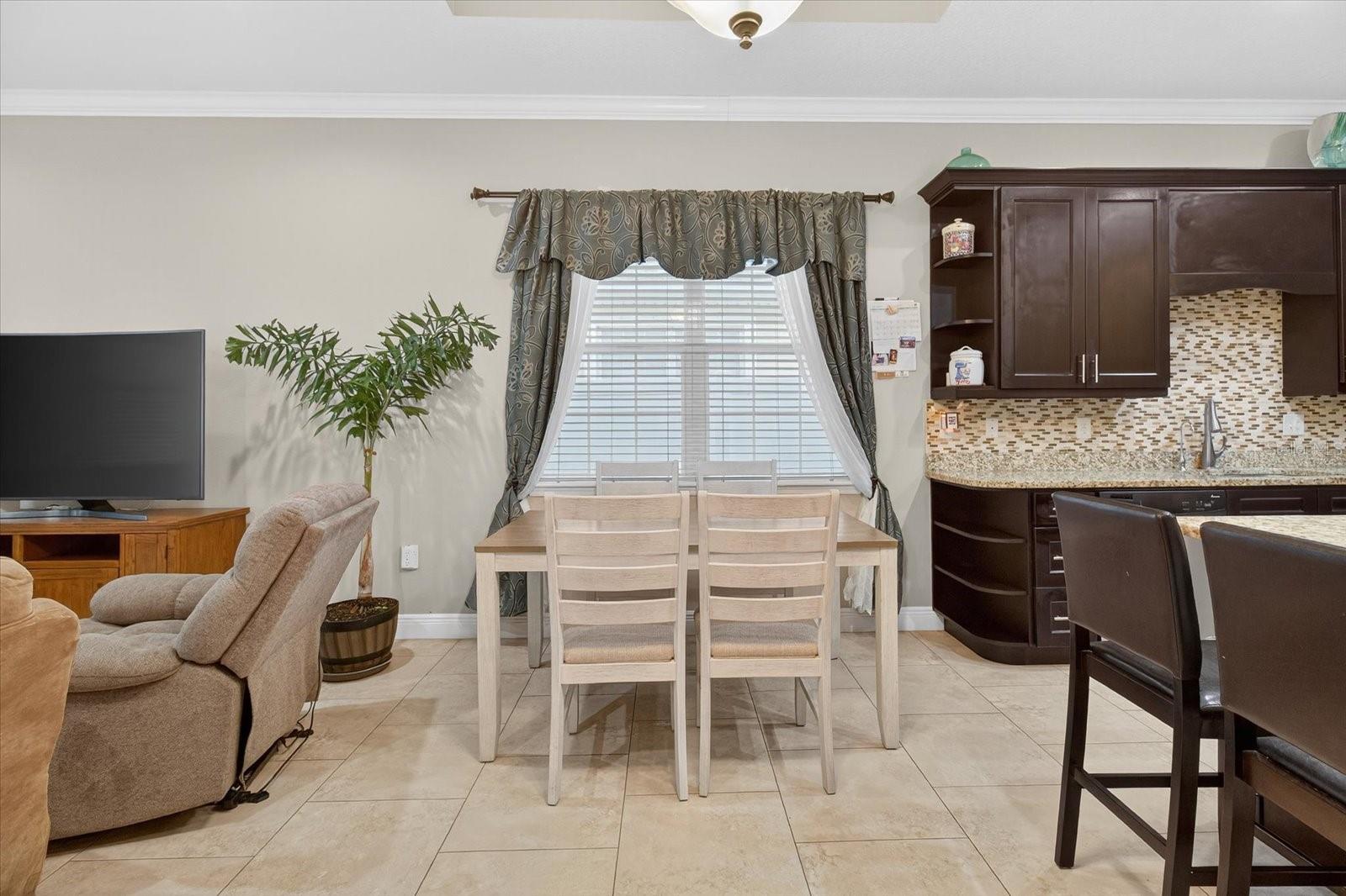 812 W COUNTRY CLUB DR, TAMPA, FL, 33612