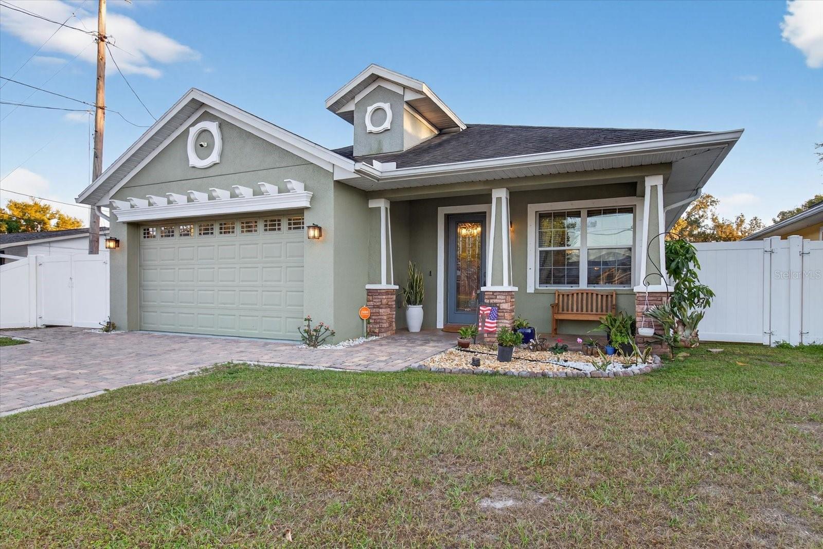 812 W COUNTRY CLUB DR, TAMPA, FL, 33612