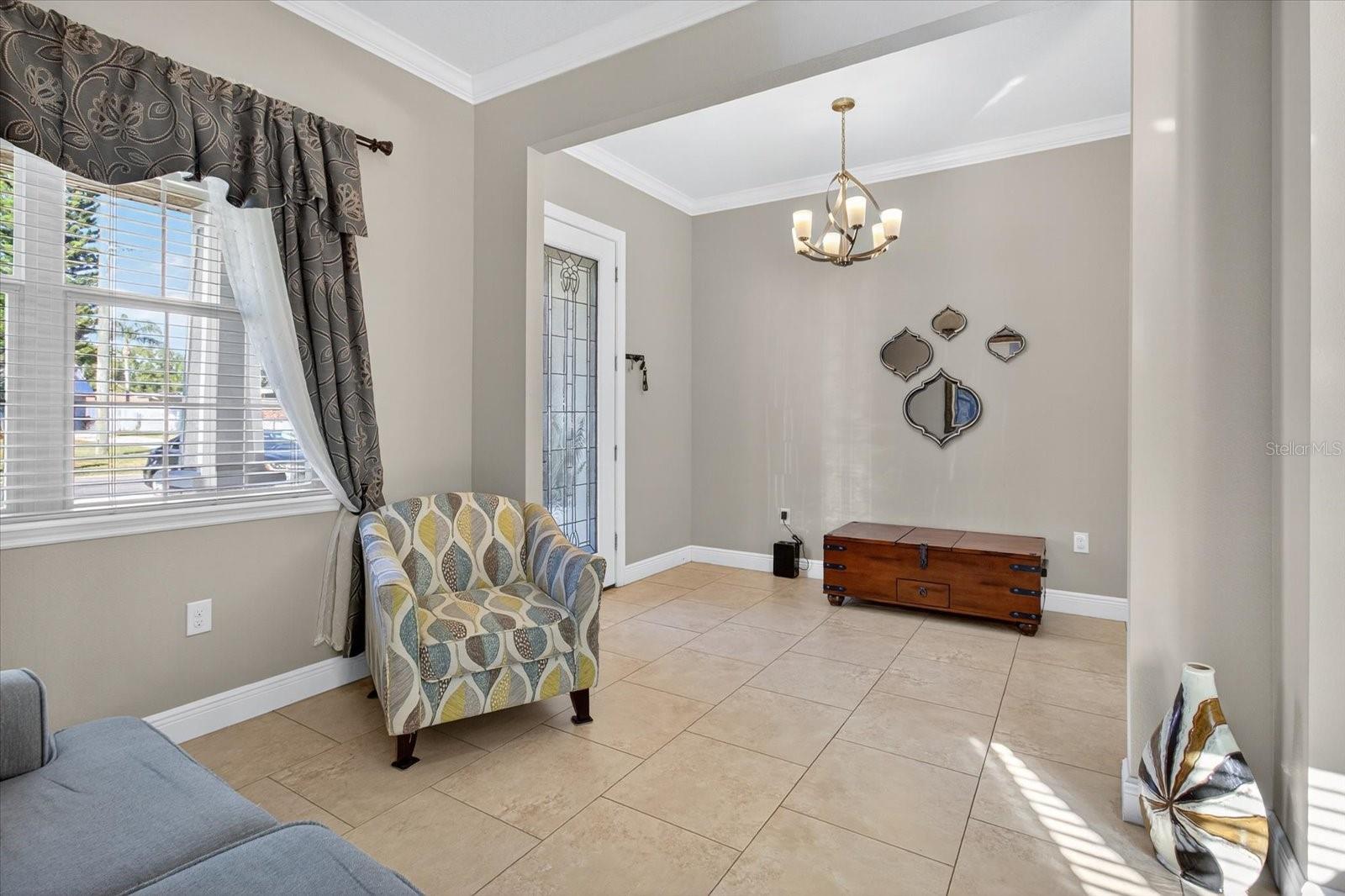 812 W COUNTRY CLUB DR, TAMPA, FL, 33612