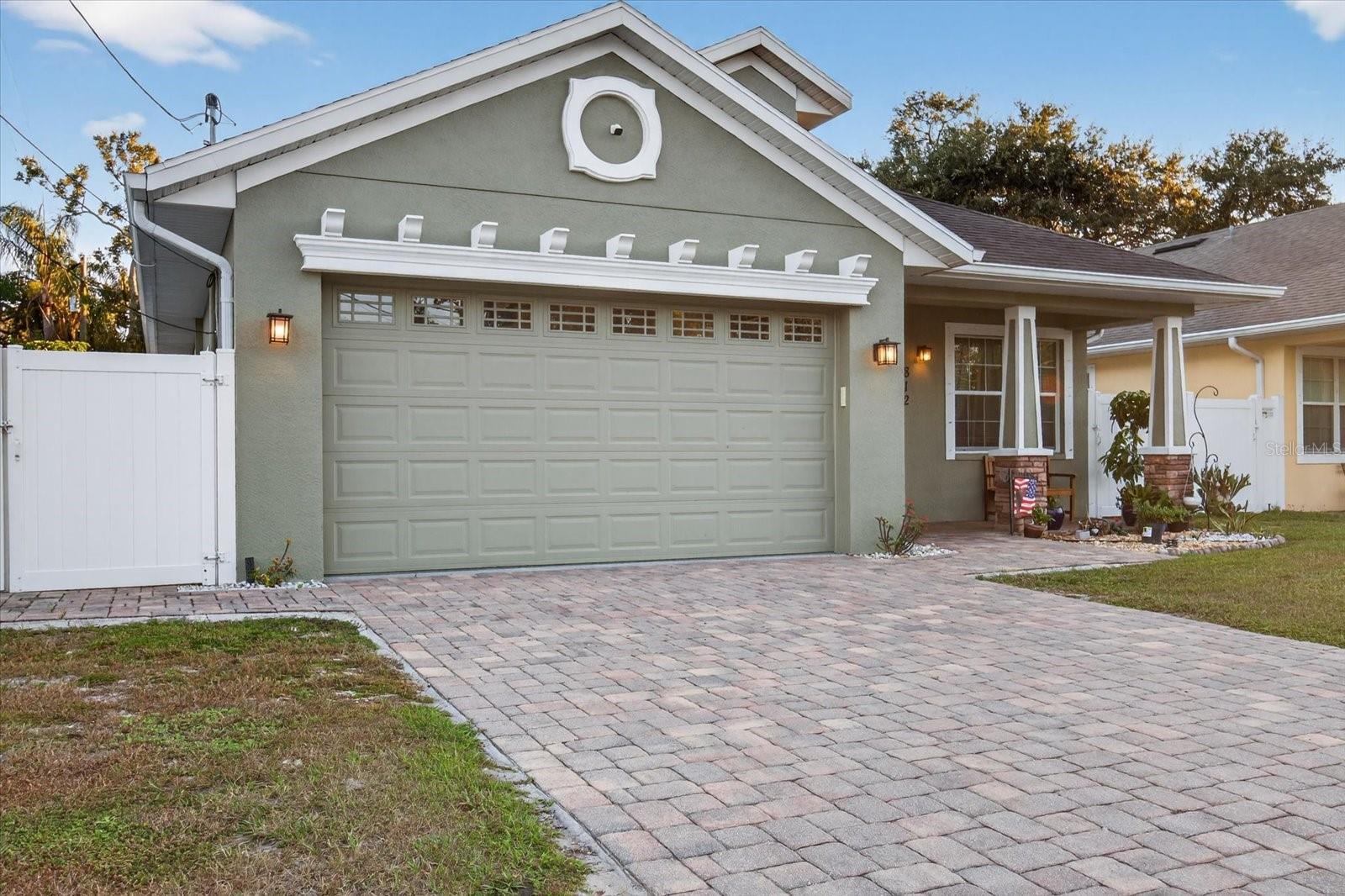 812 W COUNTRY CLUB DR, TAMPA, FL, 33612