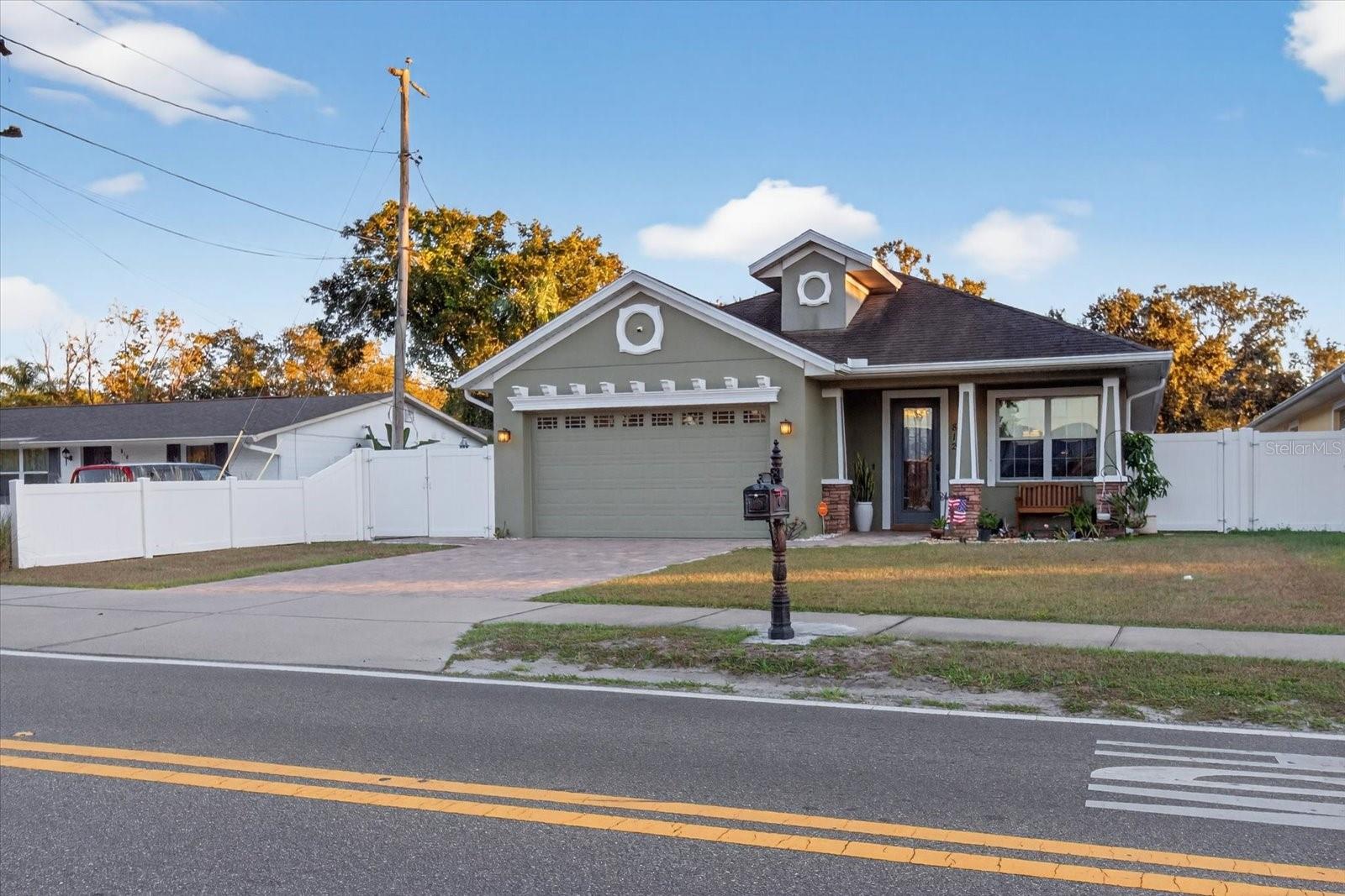 812 W COUNTRY CLUB DR, TAMPA, FL, 33612