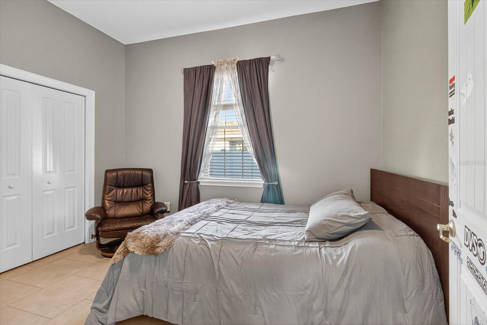 812 W COUNTRY CLUB DR, TAMPA, FL, 33612