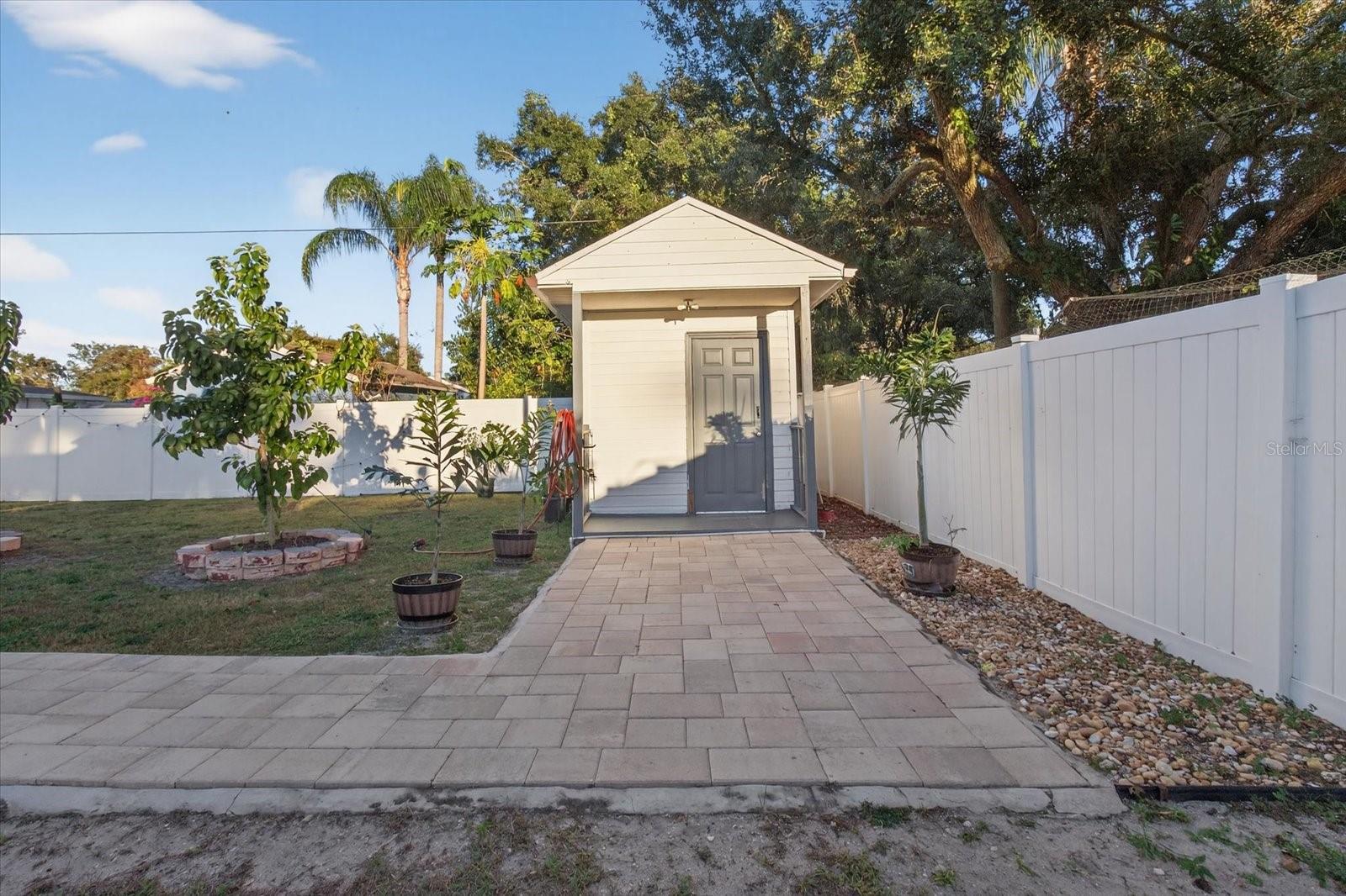 812 W COUNTRY CLUB DR, TAMPA, FL, 33612