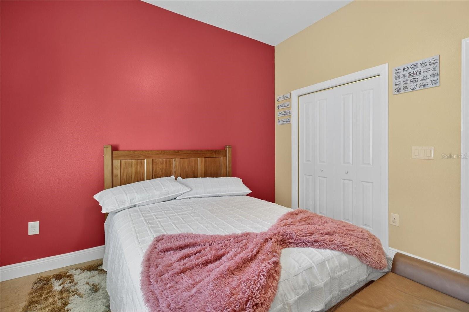 812 W COUNTRY CLUB DR, TAMPA, FL, 33612