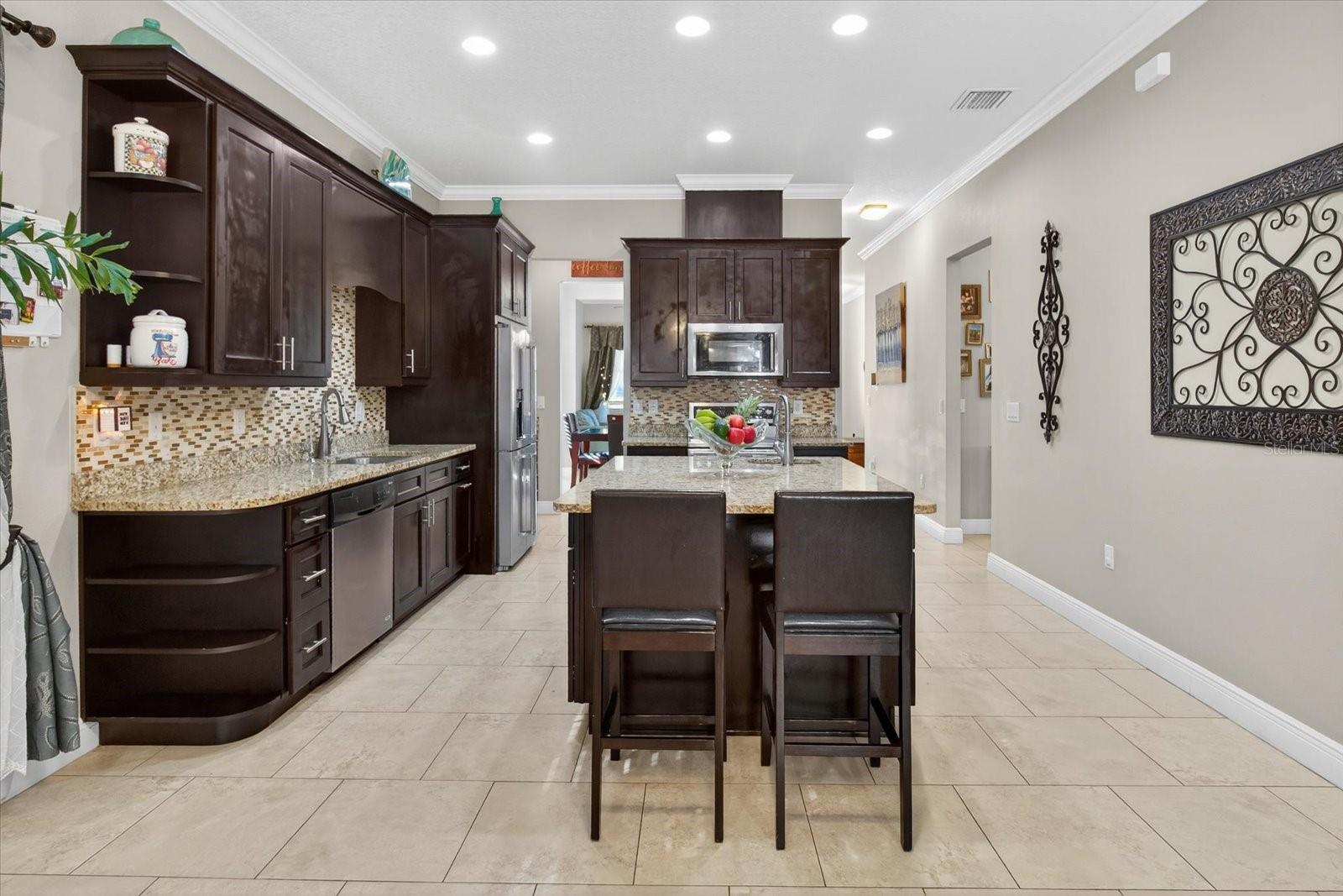 812 W COUNTRY CLUB DR, TAMPA, FL, 33612