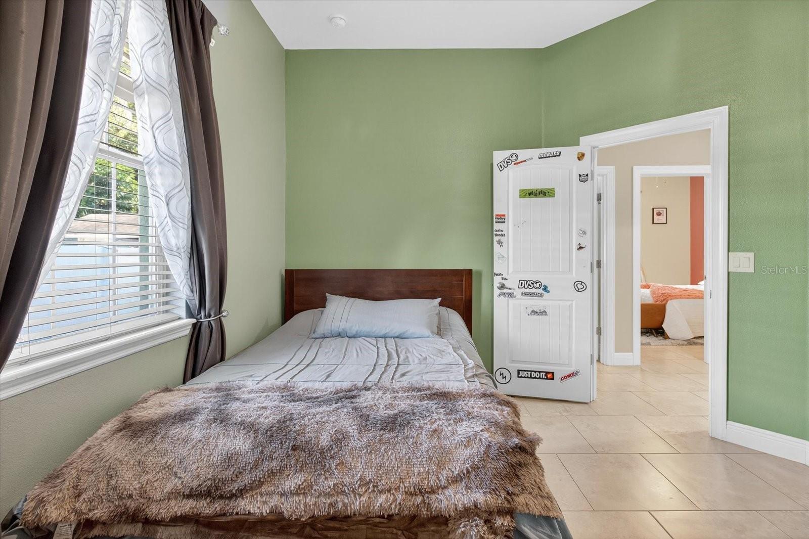 812 W COUNTRY CLUB DR, TAMPA, FL, 33612