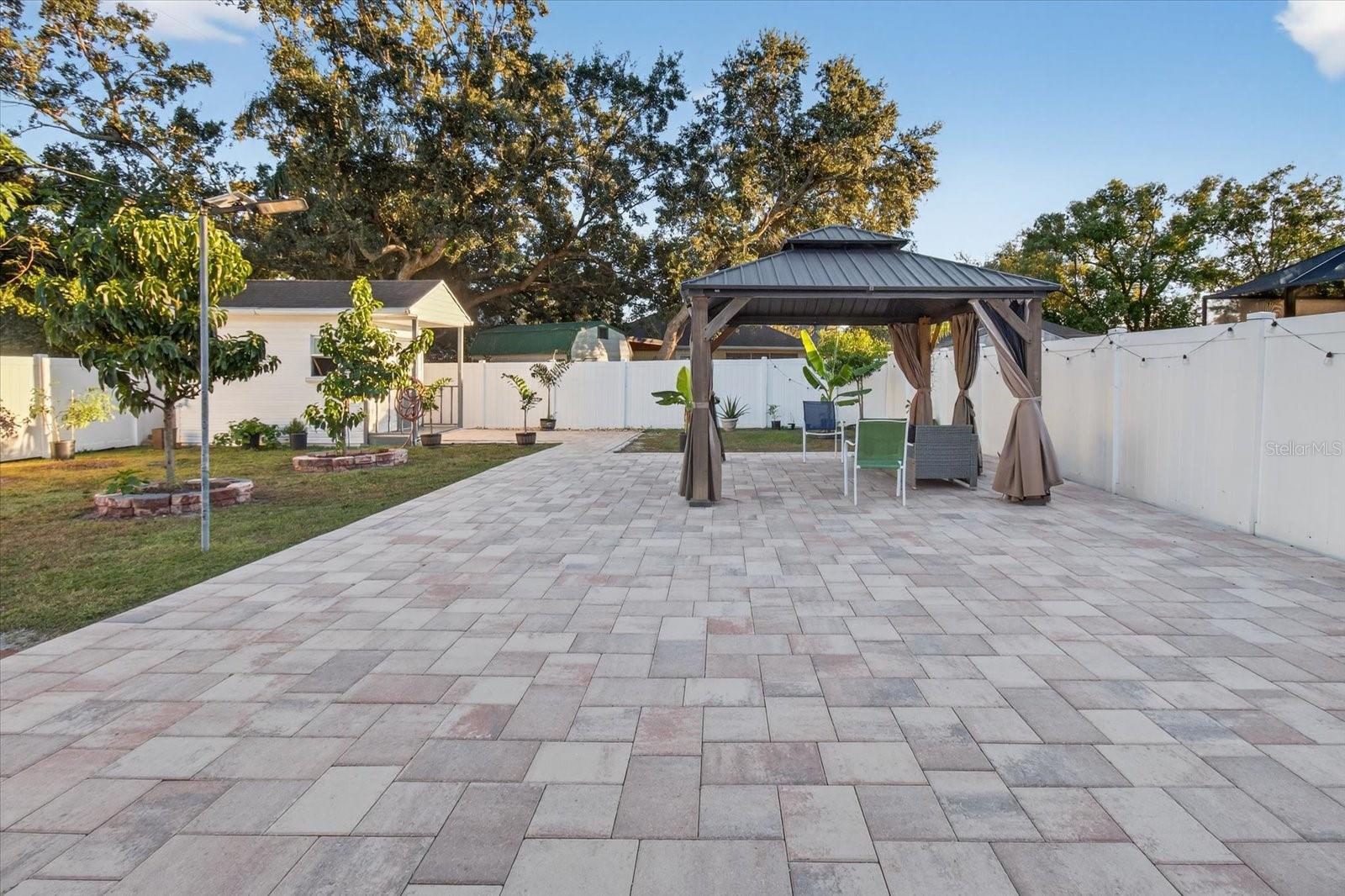 812 W COUNTRY CLUB DR, TAMPA, FL, 33612