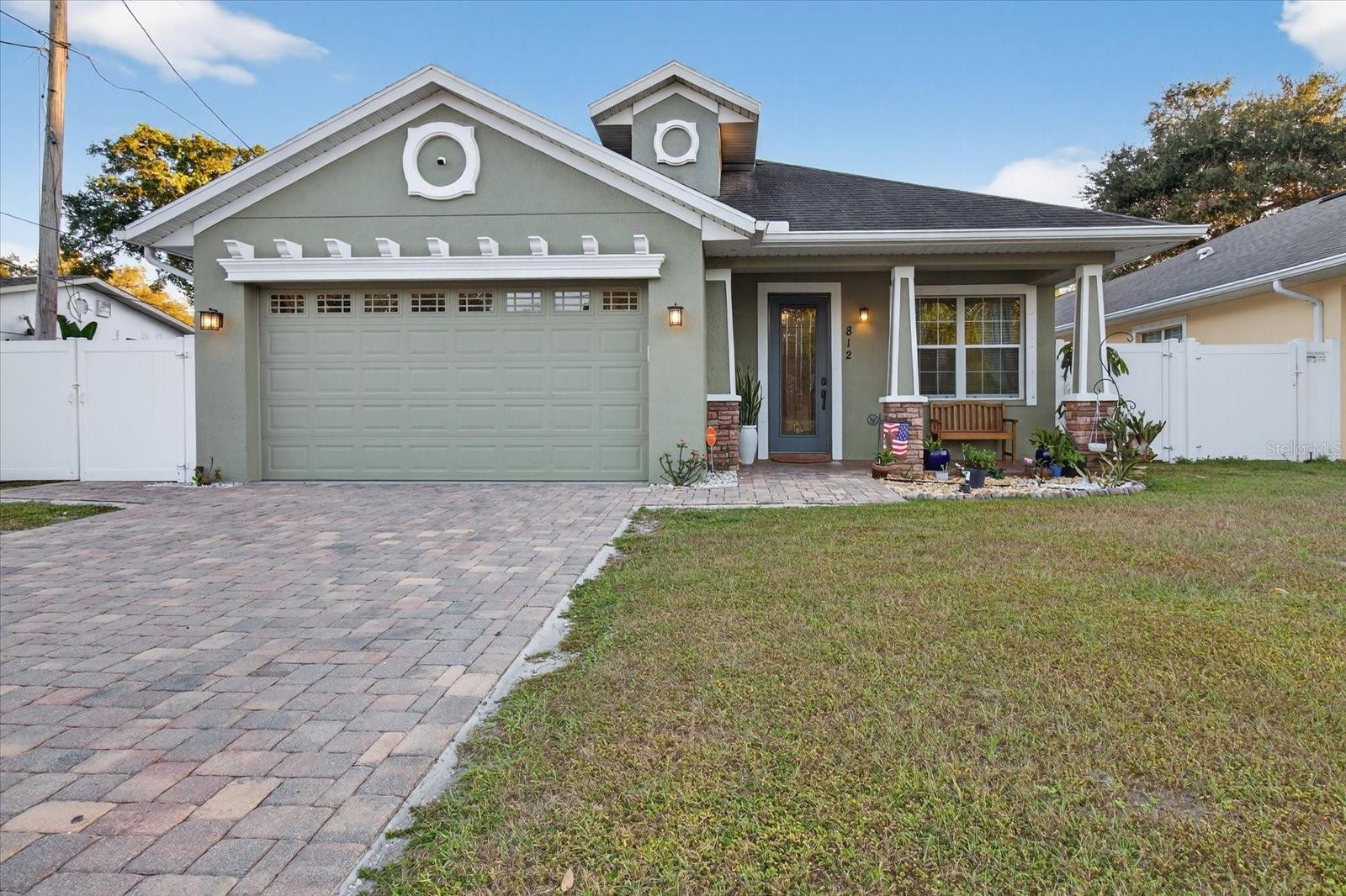 812 W COUNTRY CLUB DR, TAMPA, FL, 33612