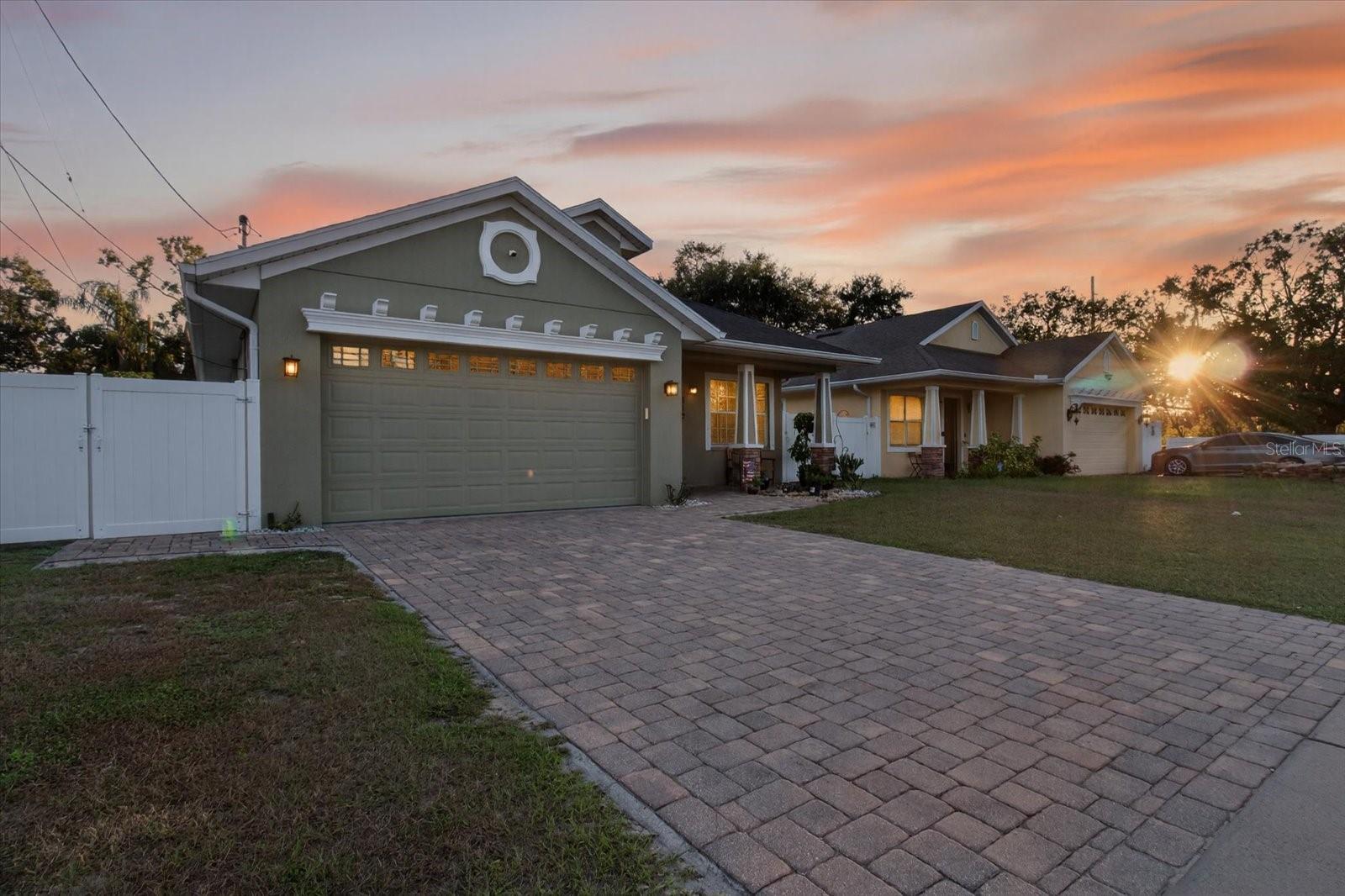 812 W COUNTRY CLUB DR, TAMPA, FL, 33612