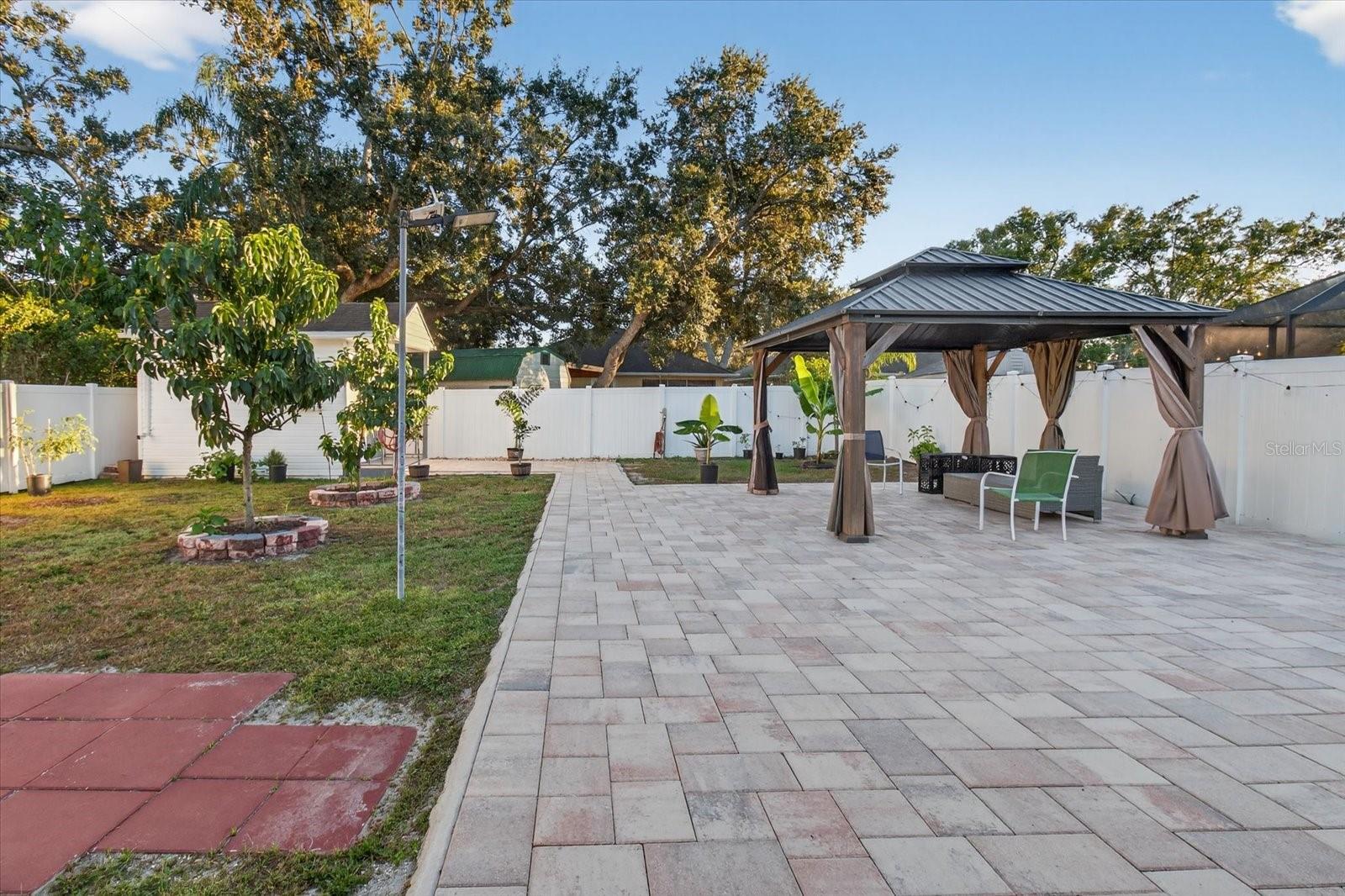 812 W COUNTRY CLUB DR, TAMPA, FL, 33612