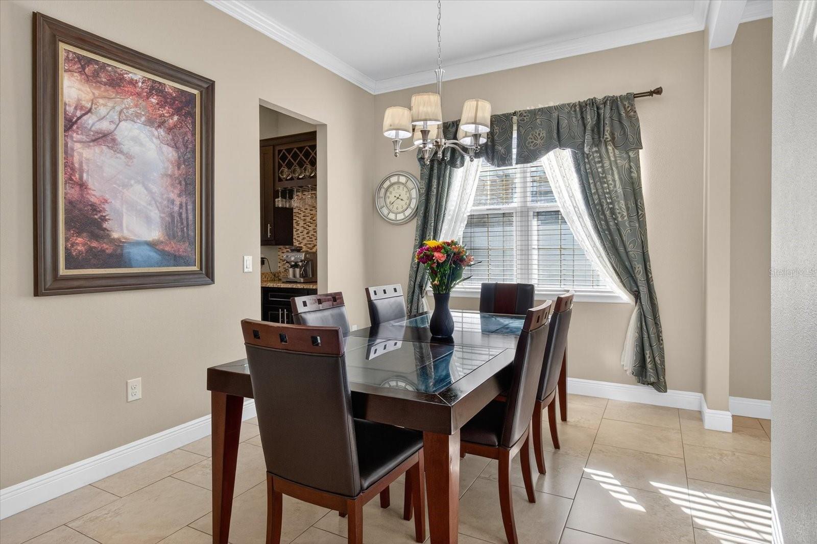 812 W COUNTRY CLUB DR, TAMPA, FL, 33612