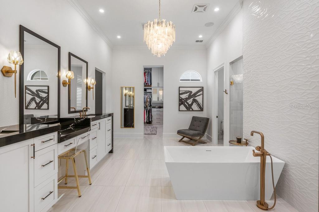 O6355029 Property Photo