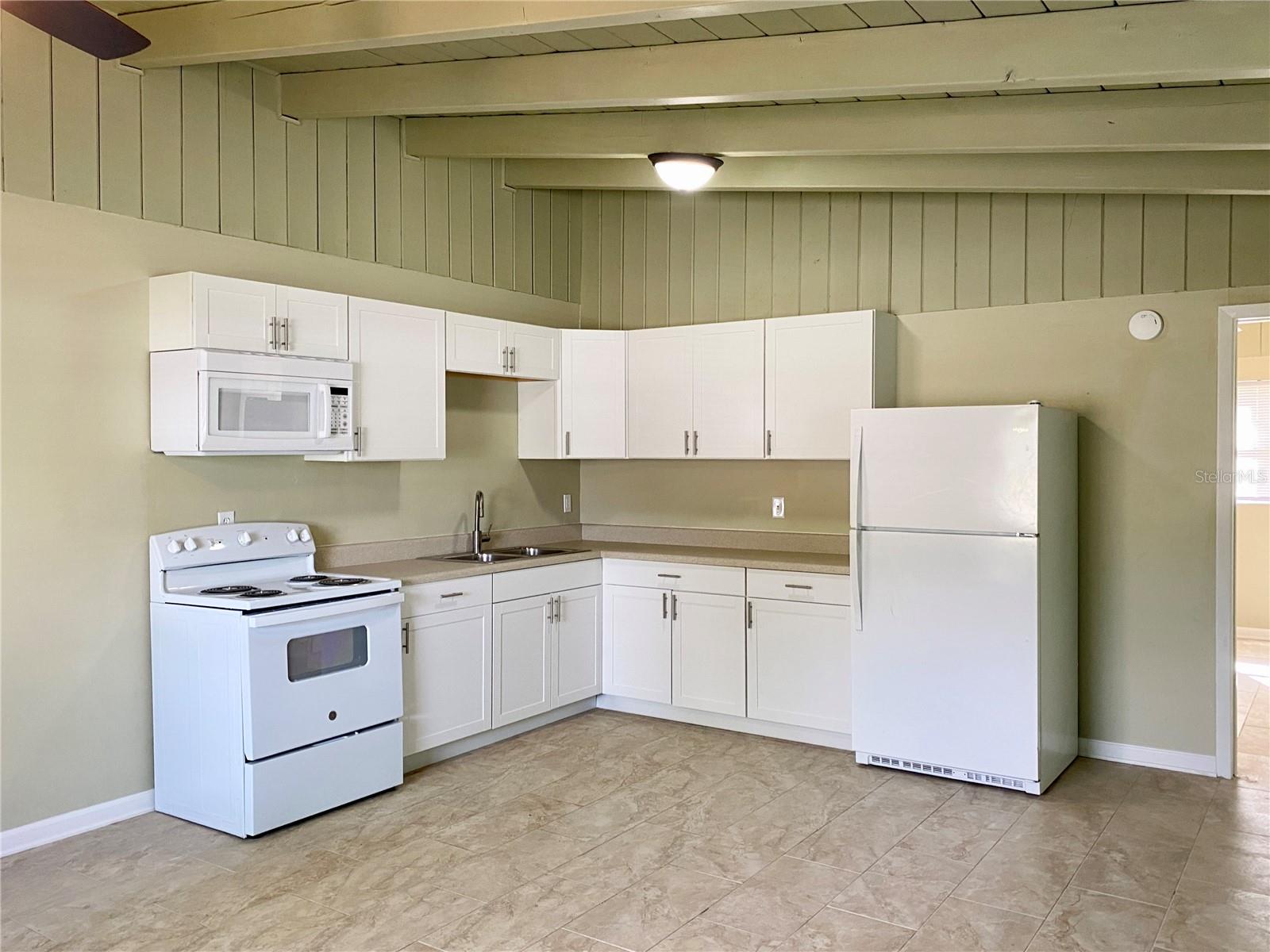 913 E 123RD AVE, TAMPA, FL, 33612