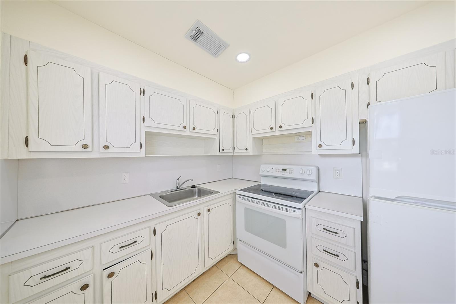 202 BEDFORD ST #72, SUN CITY CENTER, FL, 33573