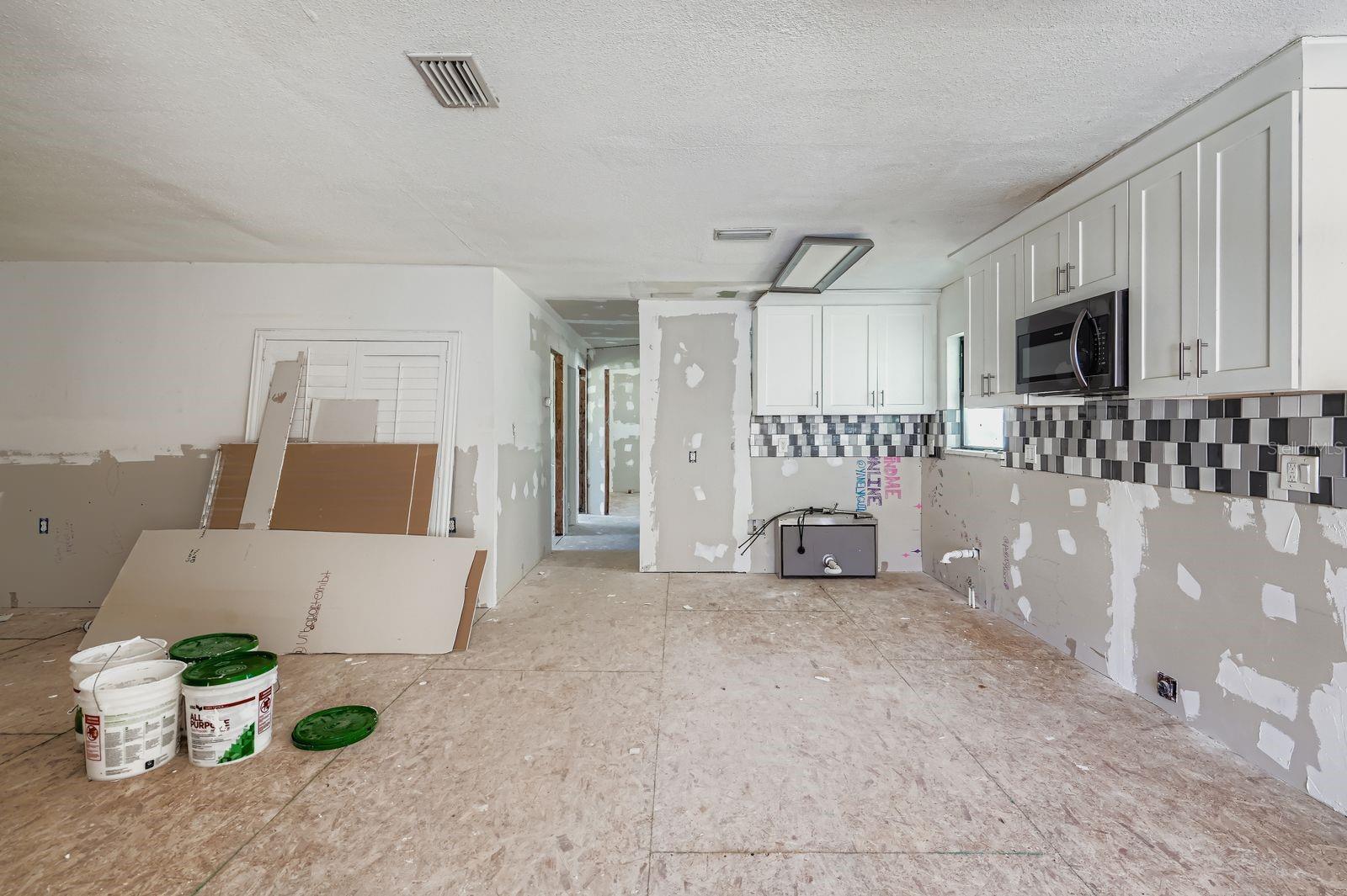 421 SHORE DR E, OLDSMAR, FL, 34677