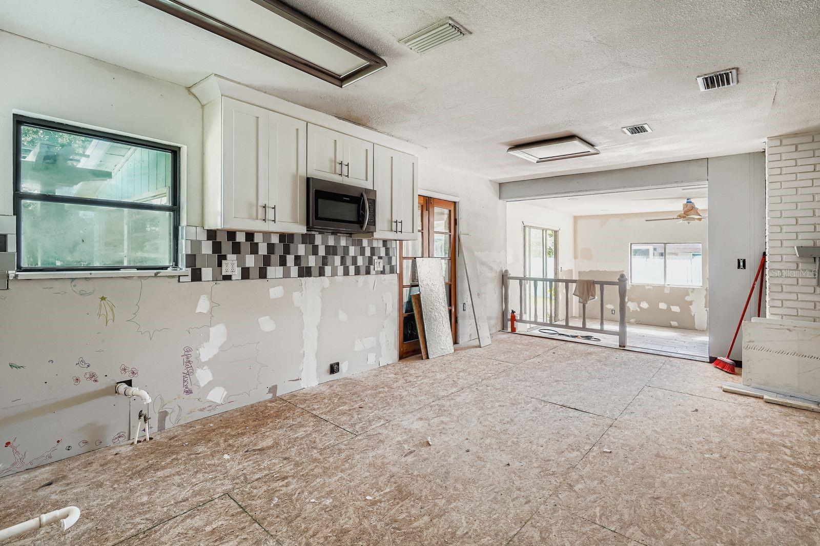 421 SHORE DR E, OLDSMAR, FL, 34677