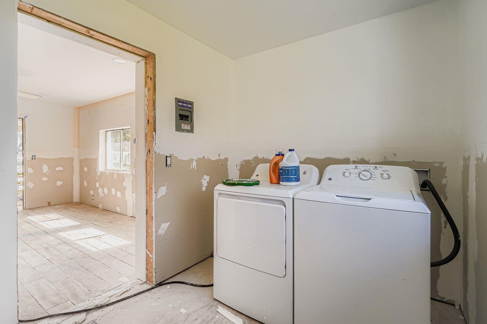 421 SHORE DR E, OLDSMAR, FL, 34677