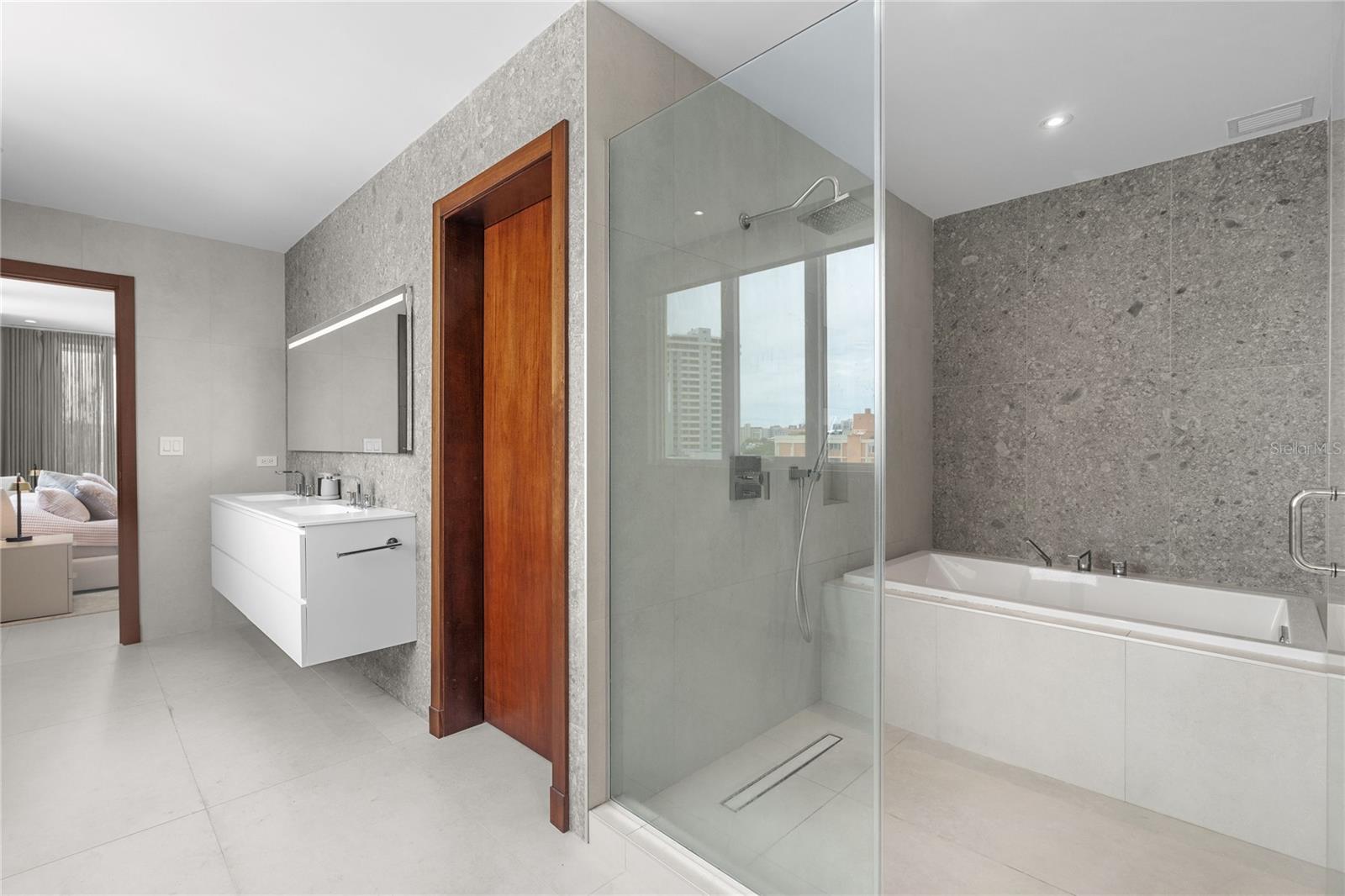 PR9116907 Property Photo