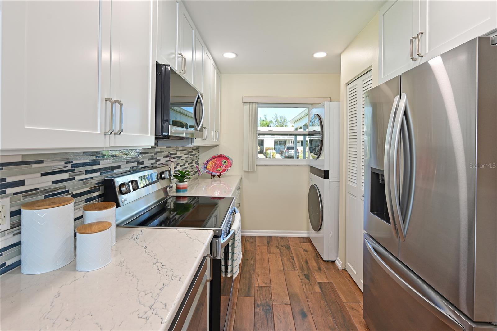 9512 COLONIAL DR, BRADENTON, FL, 34210