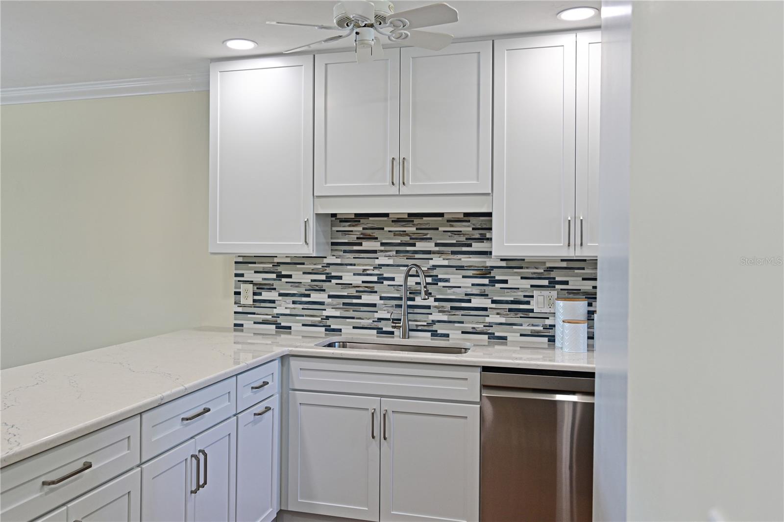 9512 COLONIAL DR, BRADENTON, FL, 34210